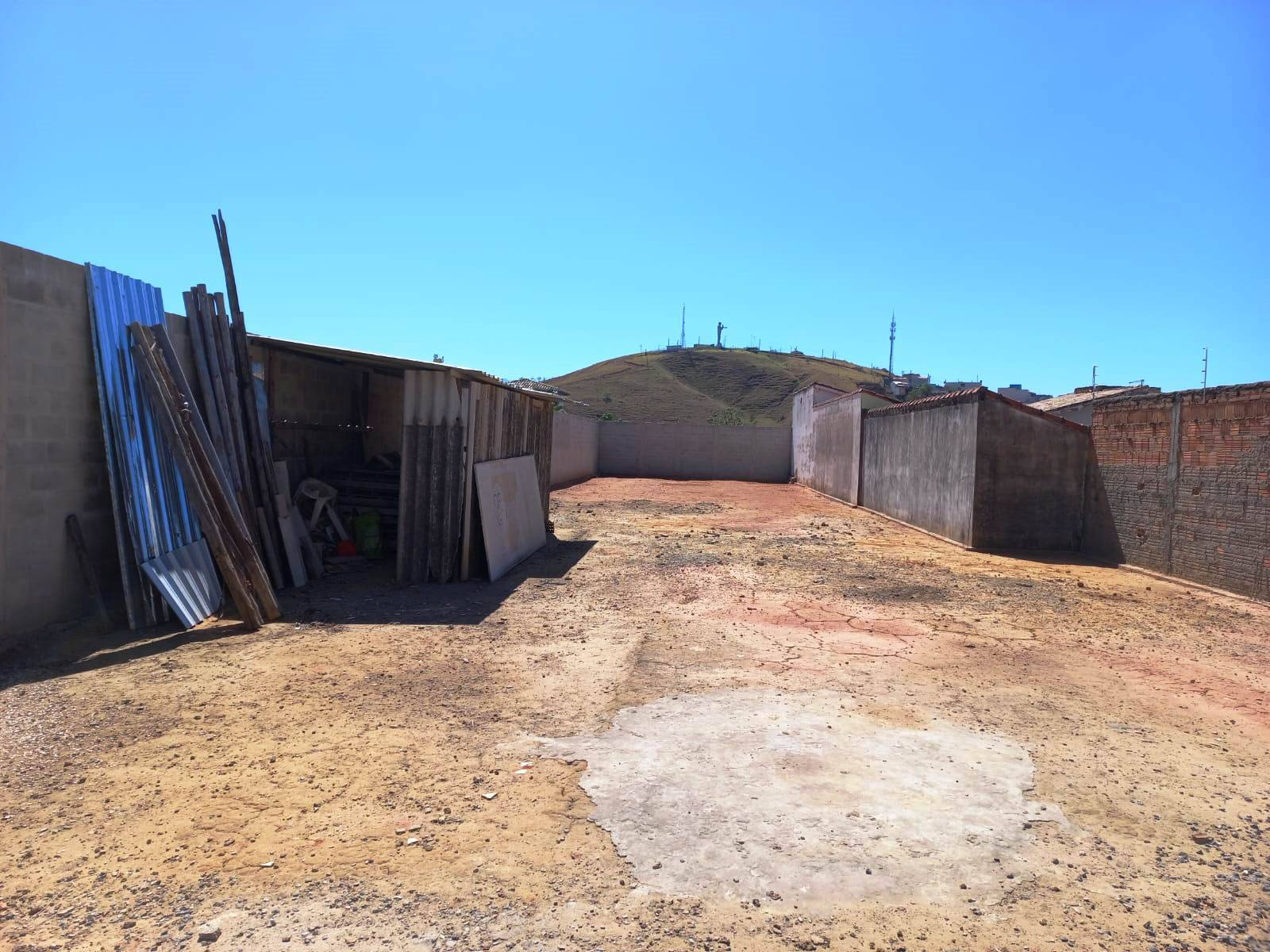 ÓTIMA OPORTUNIDADE DE TERRENO/LOTE TOTALMENTE PLANO.