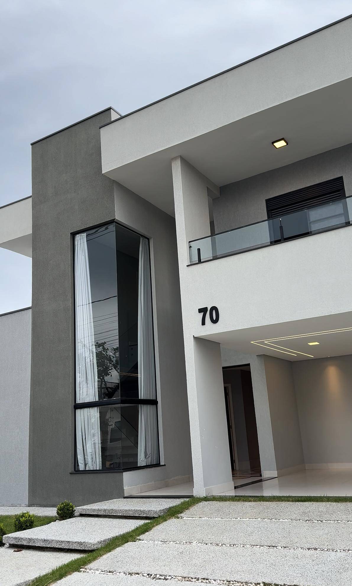 Casa MOBILIADA para locação no Condomínio Residencial Ouroville, em Taubaté
