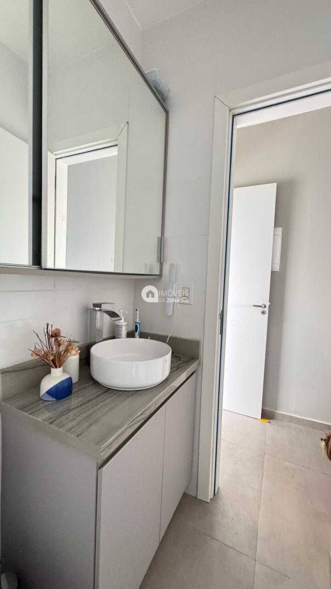 Casa para Vender com 2 vagas de garagem com 3 quartos 2 banheiros 1 suíte no bairro Hípica em Porto Alegre/RS