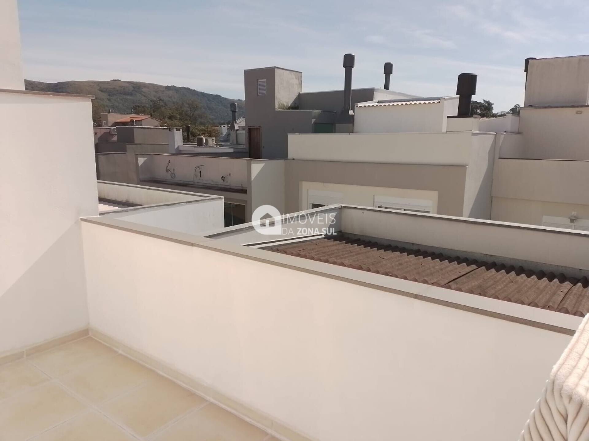 Casa para Vender com 2 vagas de garagem com 3 quartos 3 banheiros 1 suíte no bairro Hípica em Porto Alegre/RS