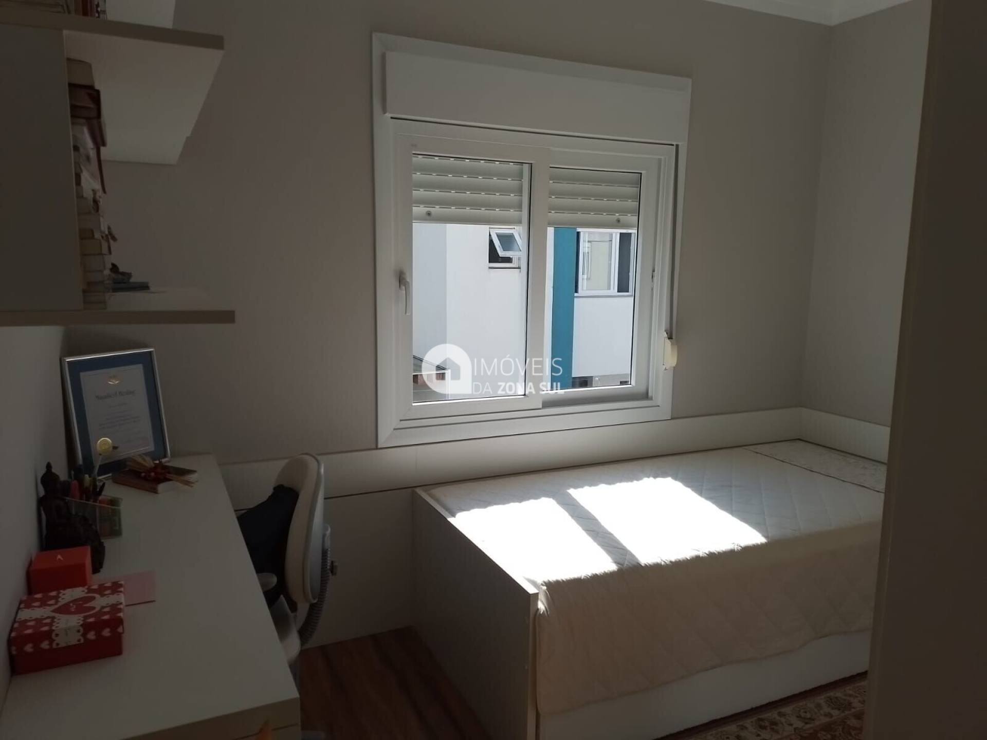 Casa para Vender com 2 vagas de garagem com 3 quartos 3 banheiros 1 suíte no bairro Hípica em Porto Alegre/RS