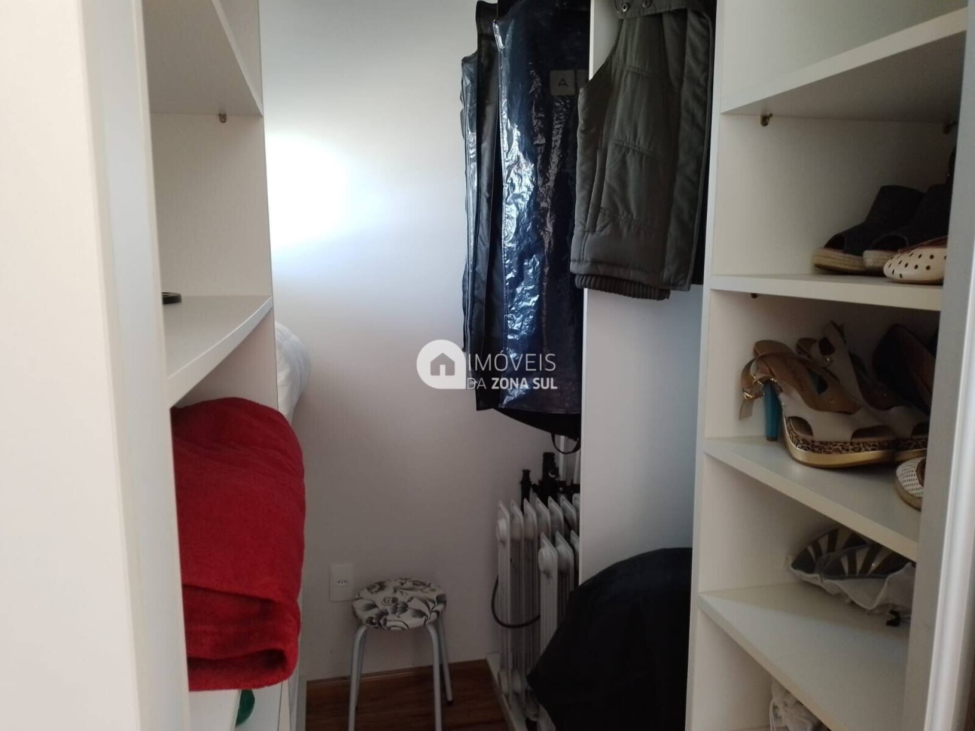 Casa para Vender com 2 vagas de garagem com 3 quartos 3 banheiros 1 suíte no bairro Hípica em Porto Alegre/RS