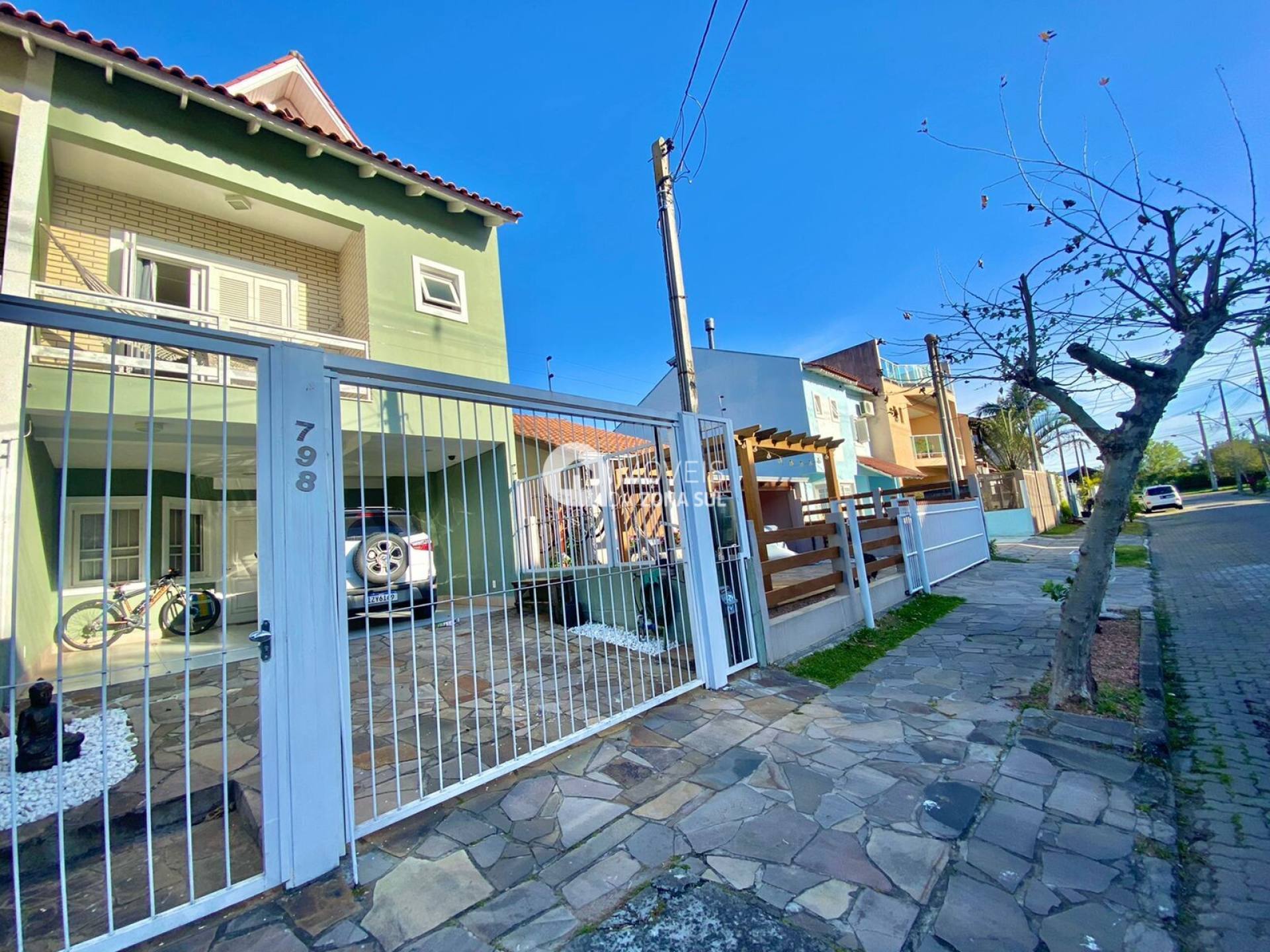 Casa para Vender com 2 vagas de garagem com 3 quartos 2 banheiros 1 suíte no bairro Hípica em Porto Alegre/RS