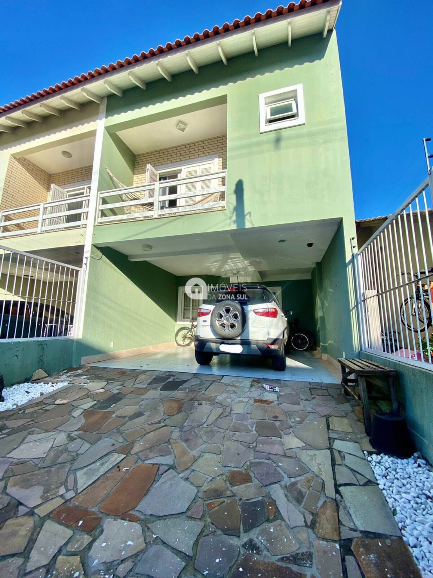 Casa para Vender com 2 vagas de garagem com 3 quartos 2 banheiros 1 suíte no bairro Hípica em Porto Alegre/RS
