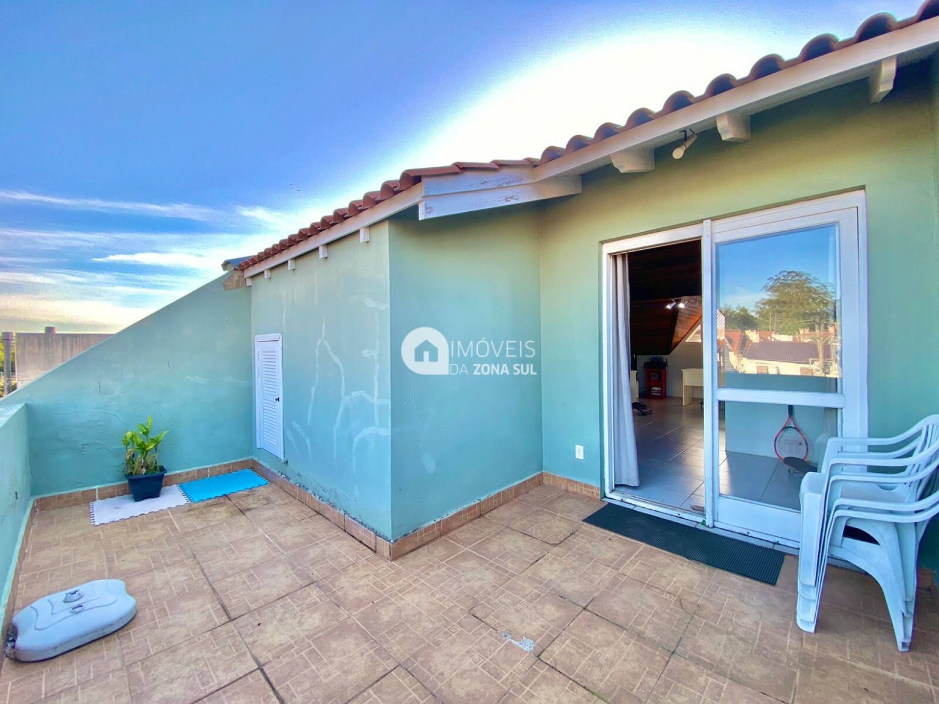Casa para Vender com 2 vagas de garagem com 3 quartos 2 banheiros 1 suíte no bairro Hípica em Porto Alegre/RS