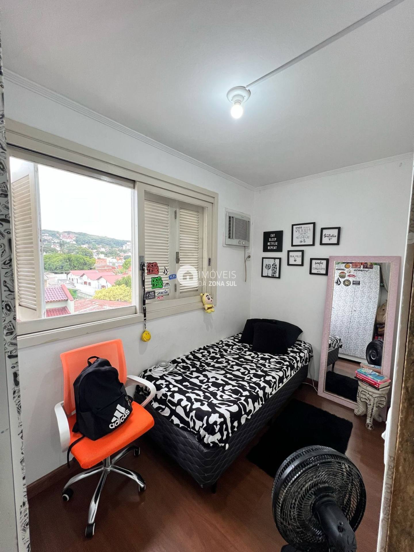 Apartamento para Vender com 1 vaga de garagem com 1 quarto 1 banheiro no bairro Camaquã em Porto Alegre/RS