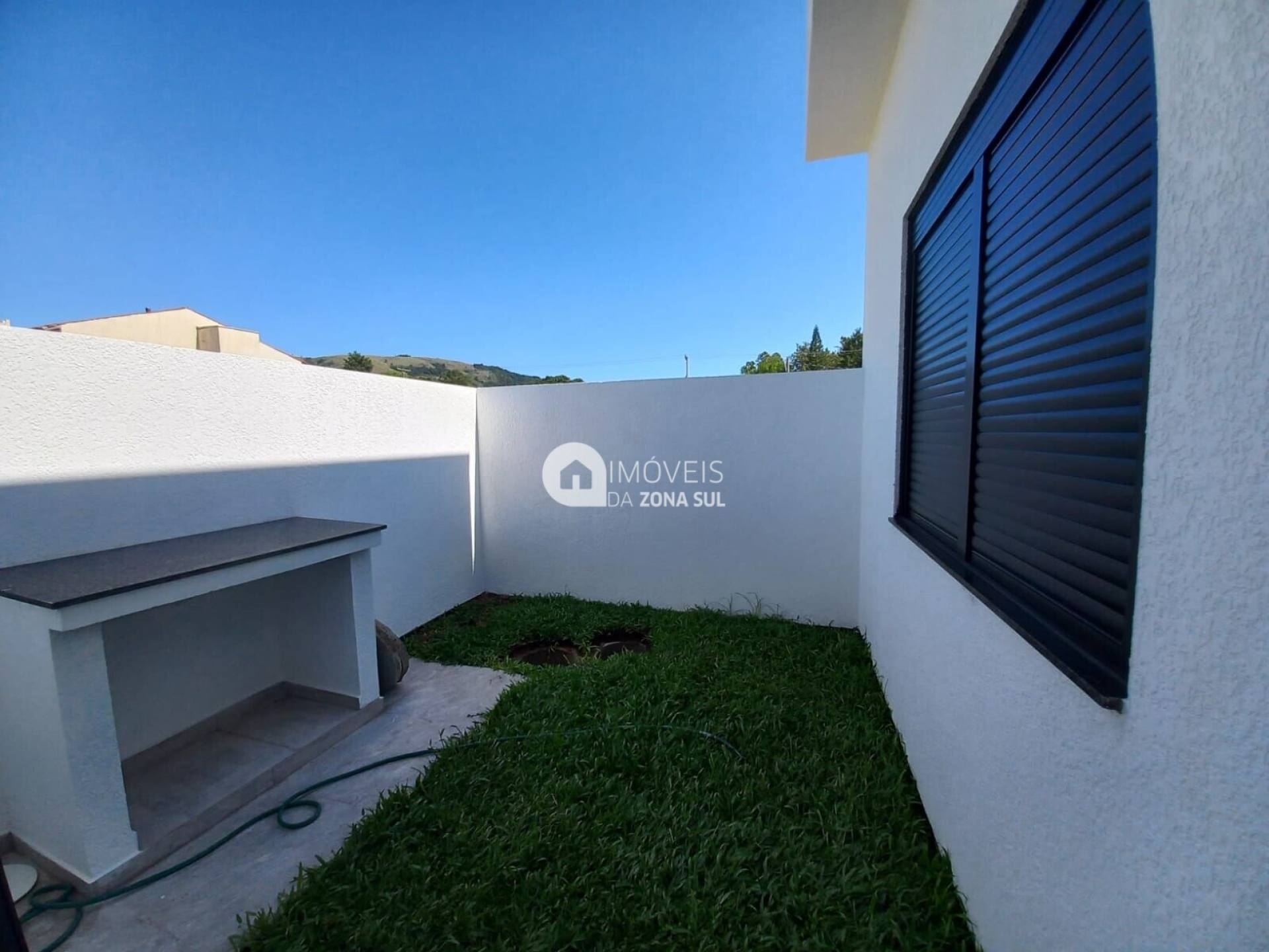 Casa para Vender com 2 vagas de garagem com 3 quartos 2 banheiros 1 suíte no bairro Hípica em Porto Alegre/RS