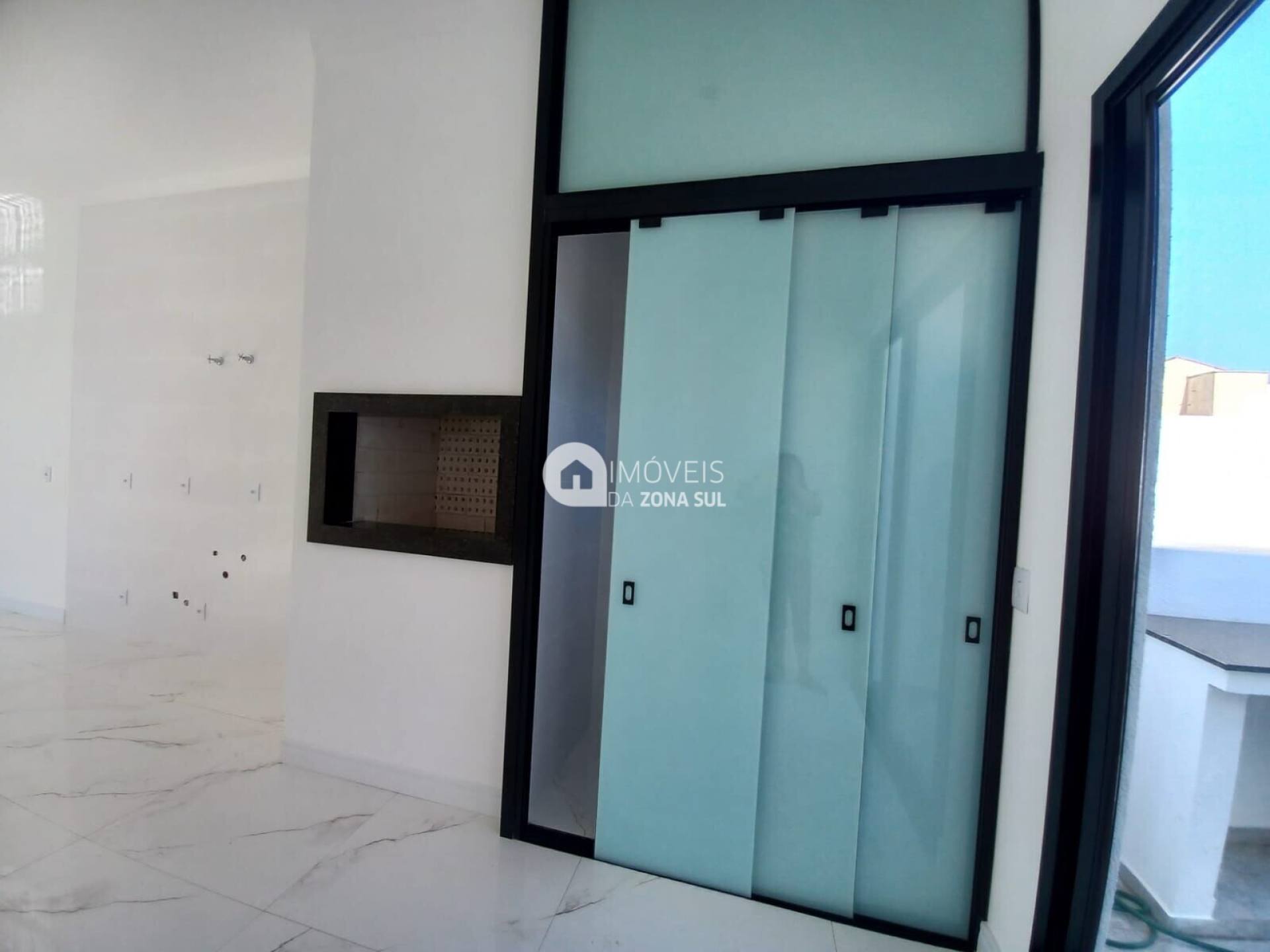 Casa para Vender com 2 vagas de garagem com 3 quartos 2 banheiros 1 suíte no bairro Hípica em Porto Alegre/RS