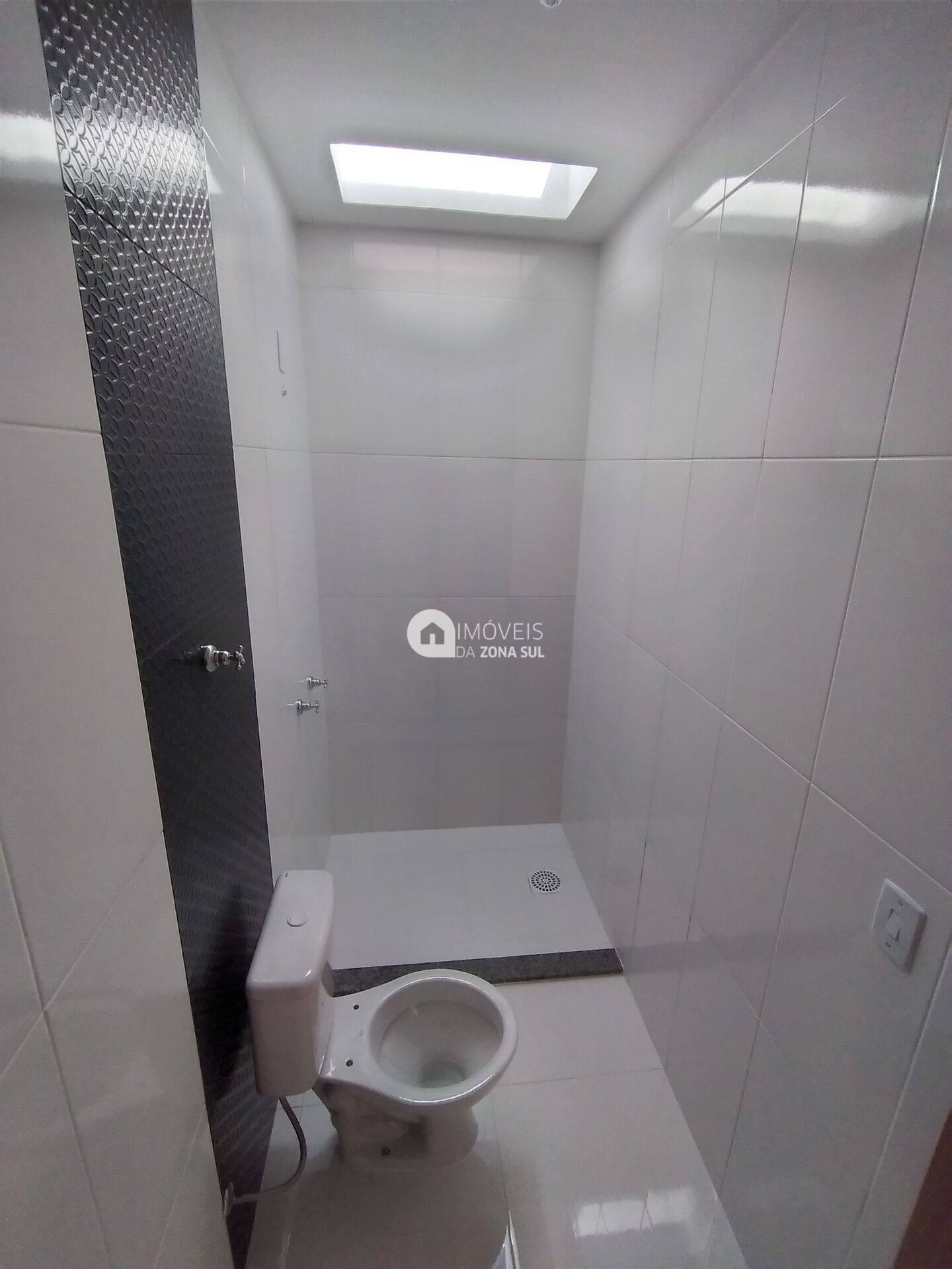Casa para Vender com 2 vagas de garagem com 3 quartos 2 banheiros 1 suíte no bairro Aberta dos Morros em Porto Alegre/RS
