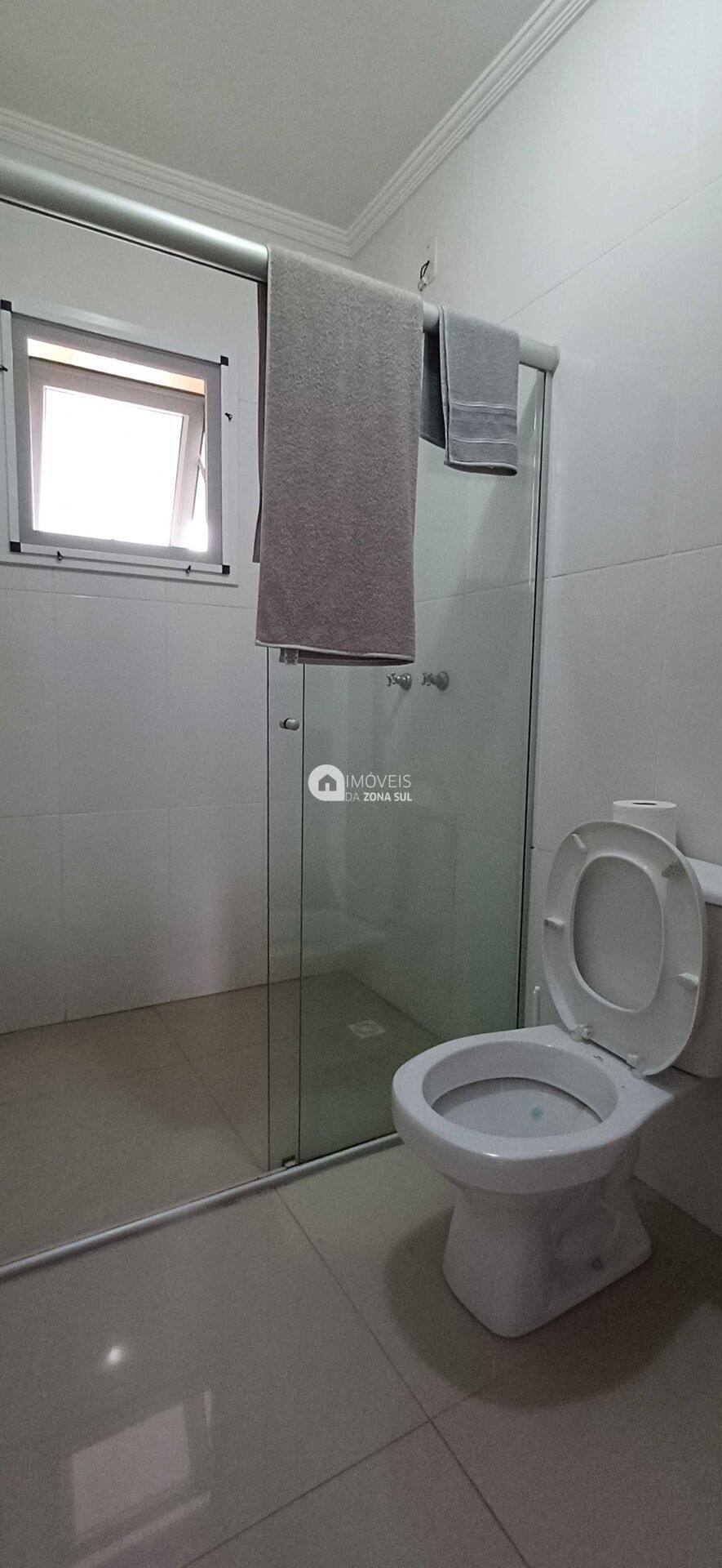 Ótimo Sobrado no Residencial Lagos de Nova Ipanema