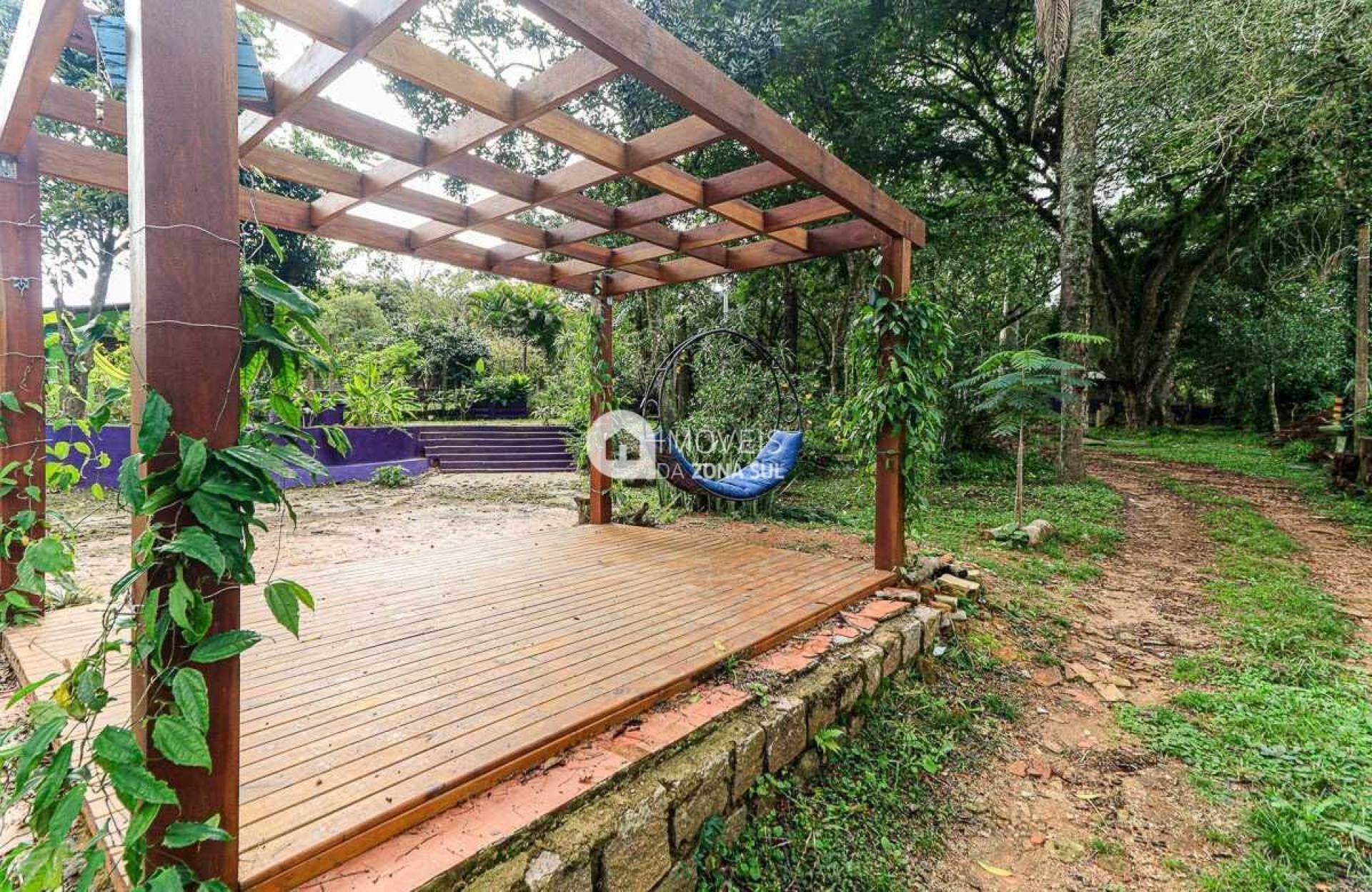 Terreno com Chalé no bairro Restinga