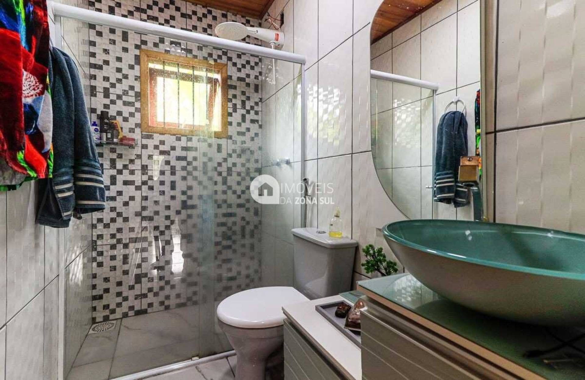 Terreno com Chalé no bairro Restinga