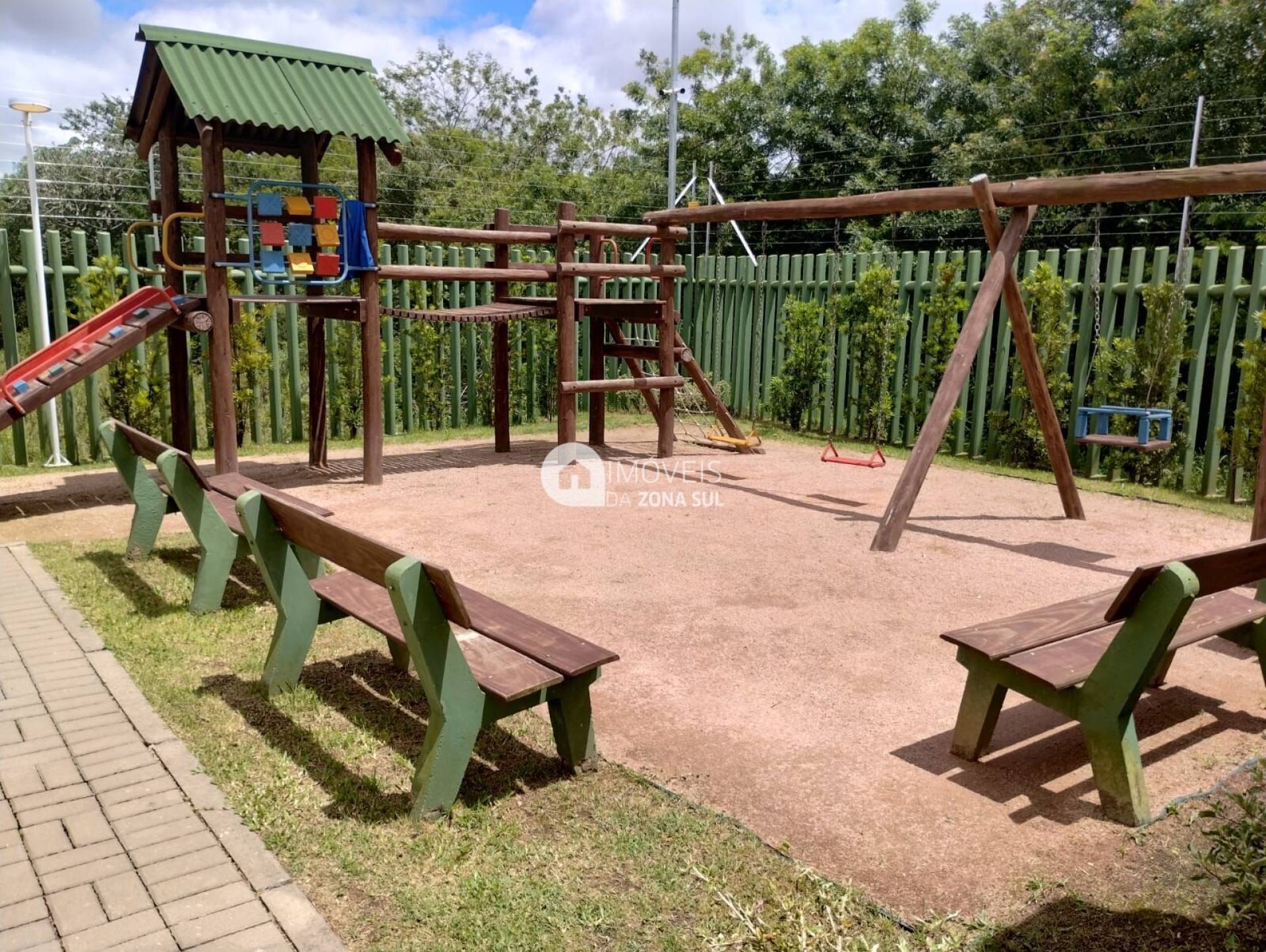 Casa para Vender com 2 vagas de garagem com 3 quartos 1 banheiro 1 suíte no bairro Cavalhada em Porto Alegre/RS