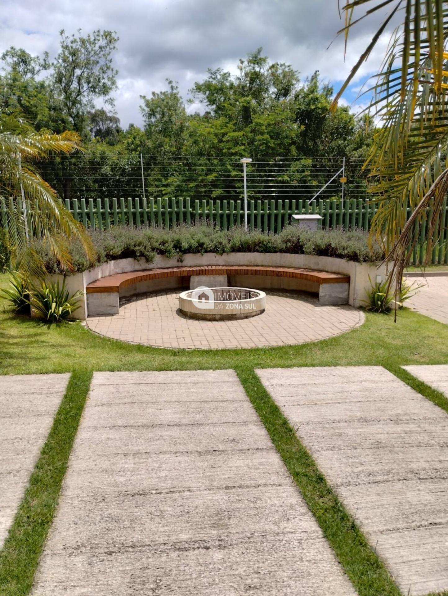 Casa para Vender com 2 vagas de garagem com 3 quartos 1 banheiro 1 suíte no bairro Cavalhada em Porto Alegre/RS