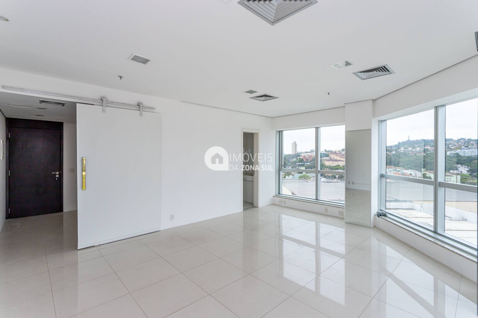 Ótima Sala Comercial no empreendimento Cristal Tower