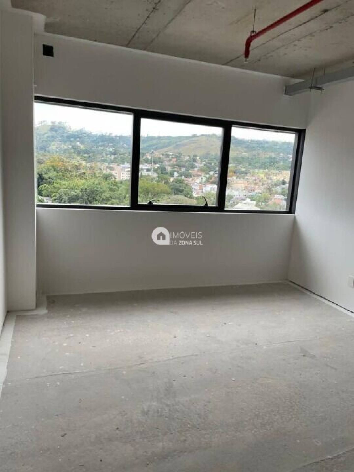 Sala Comercial na Av. Teresópolis