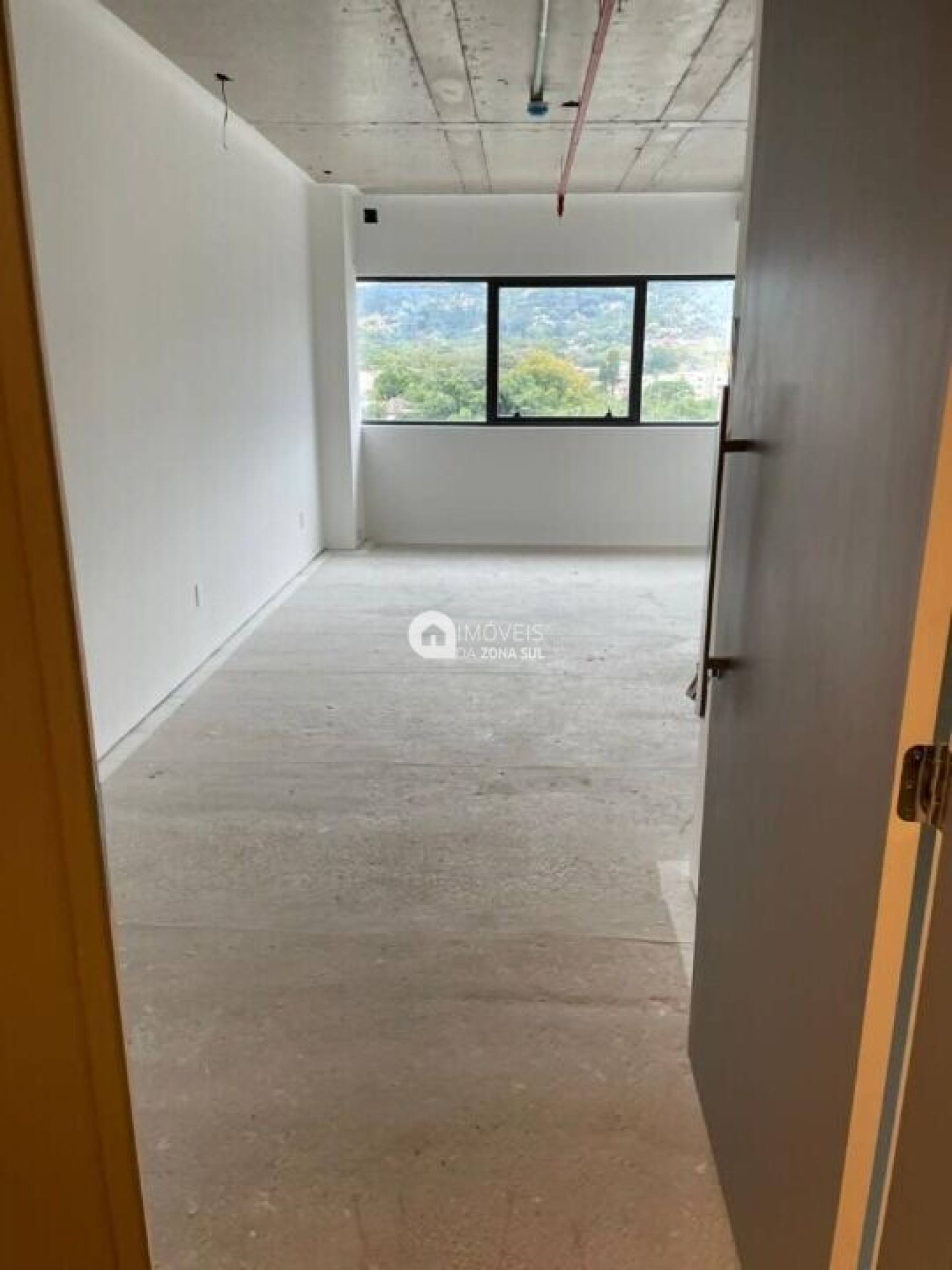 Sala Comercial na Av. Teresópolis