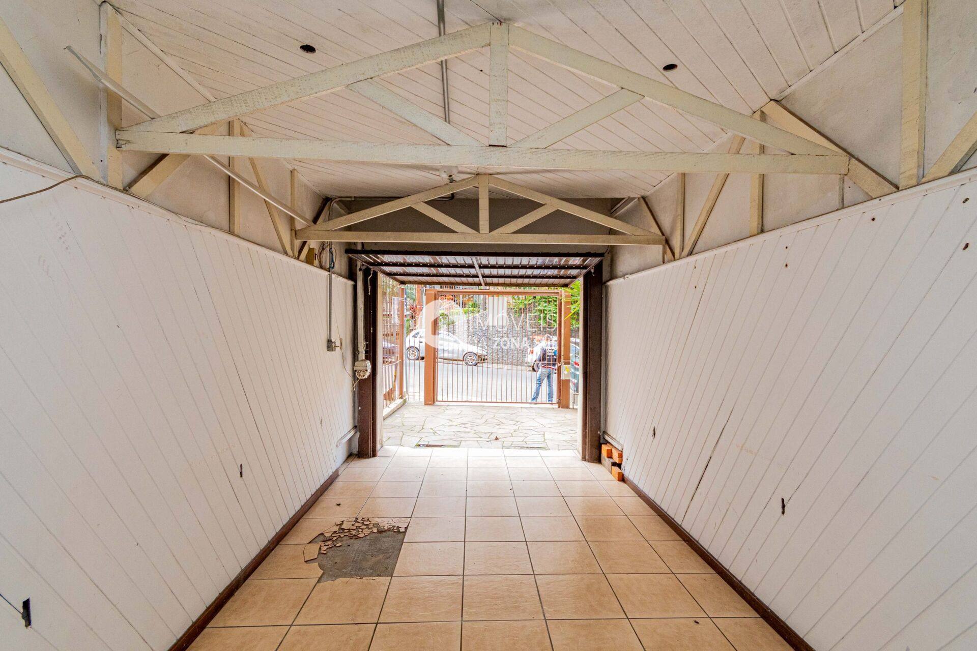 Apartamento 2D com suíte e garagem coberta no Bom Fim