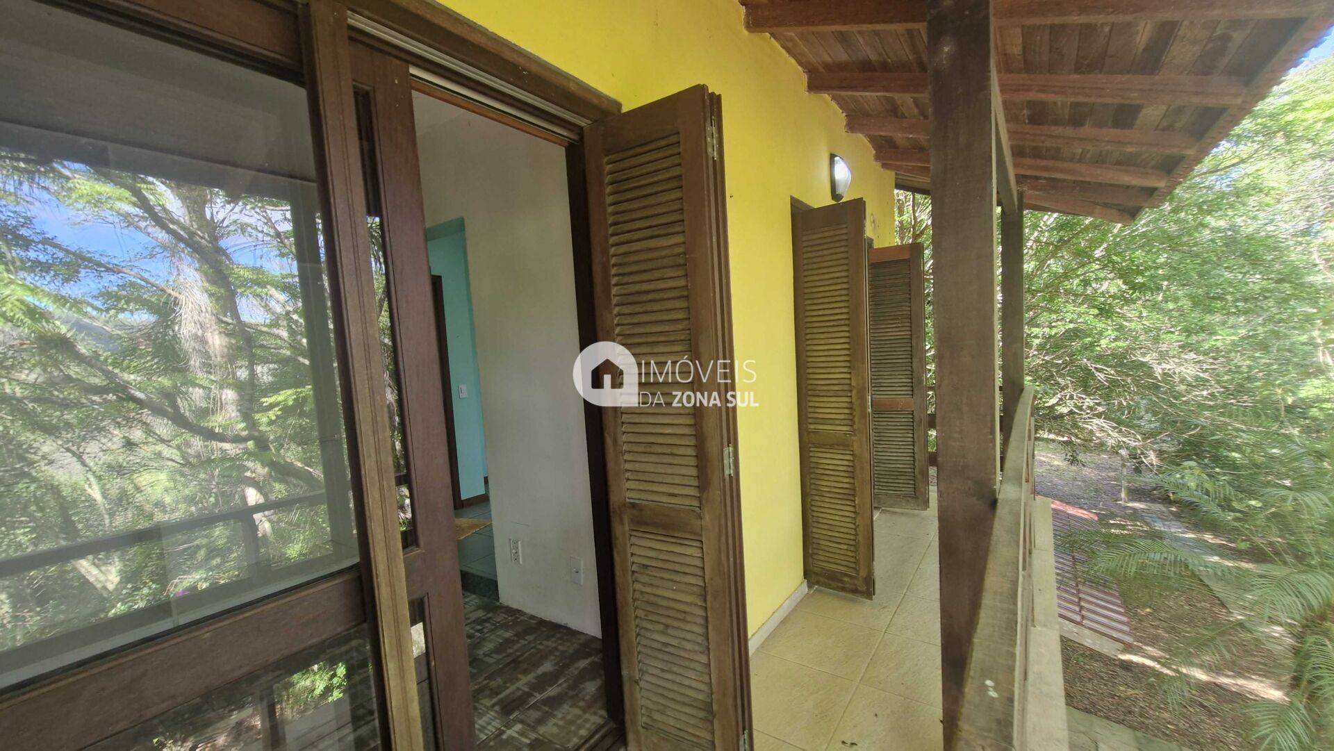 Casa para Vender com 4 vagas de garagem com 2 quartos 2 banheiros no bairro Hípica em Porto Alegre/RS