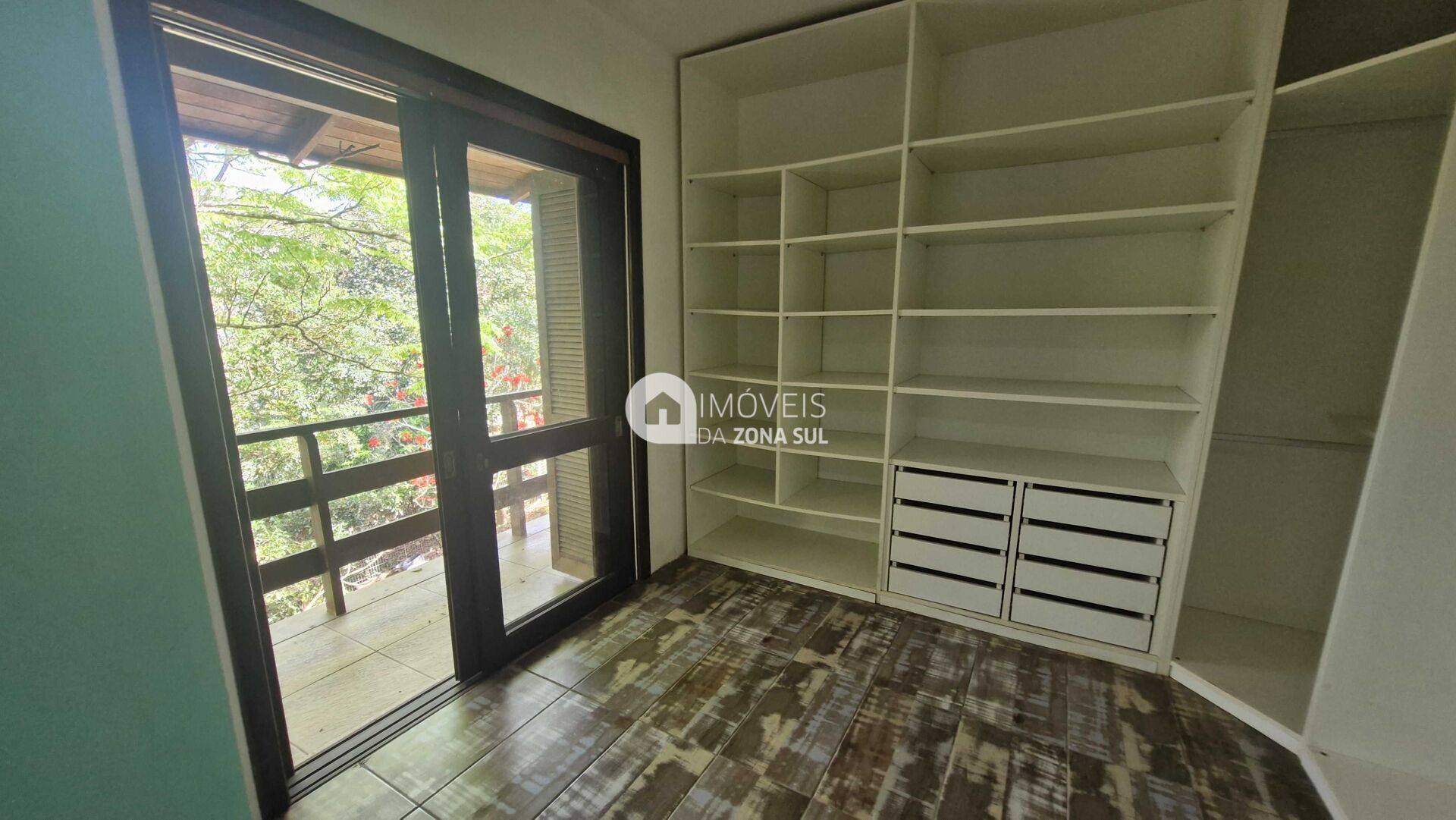 Casa para Vender com 4 vagas de garagem com 2 quartos 2 banheiros no bairro Hípica em Porto Alegre/RS