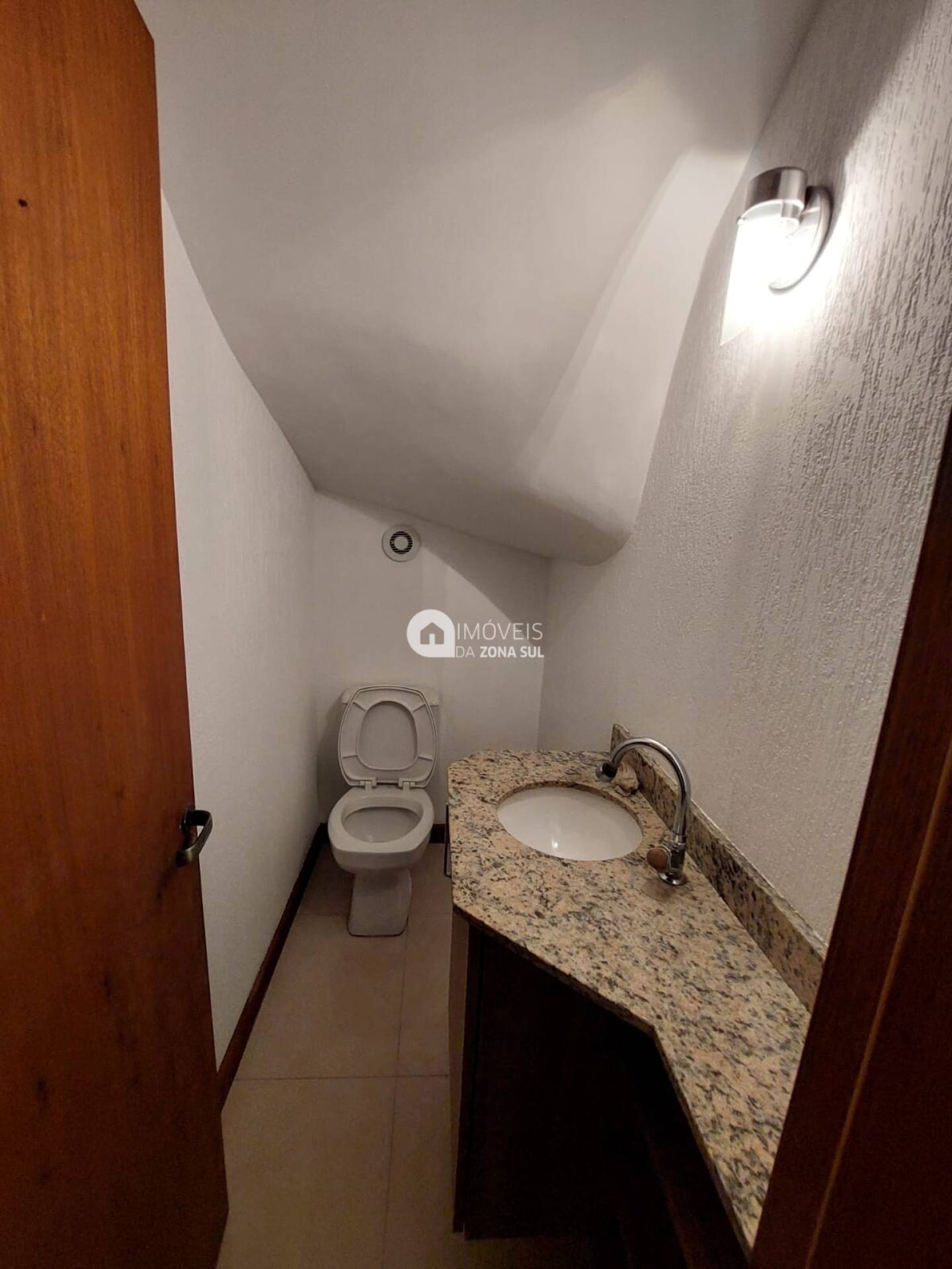 Casa para Vender com 2 vagas de garagem com 3 quartos 2 banheiros 2 suítes no bairro Ipanema em Porto Alegre/RS