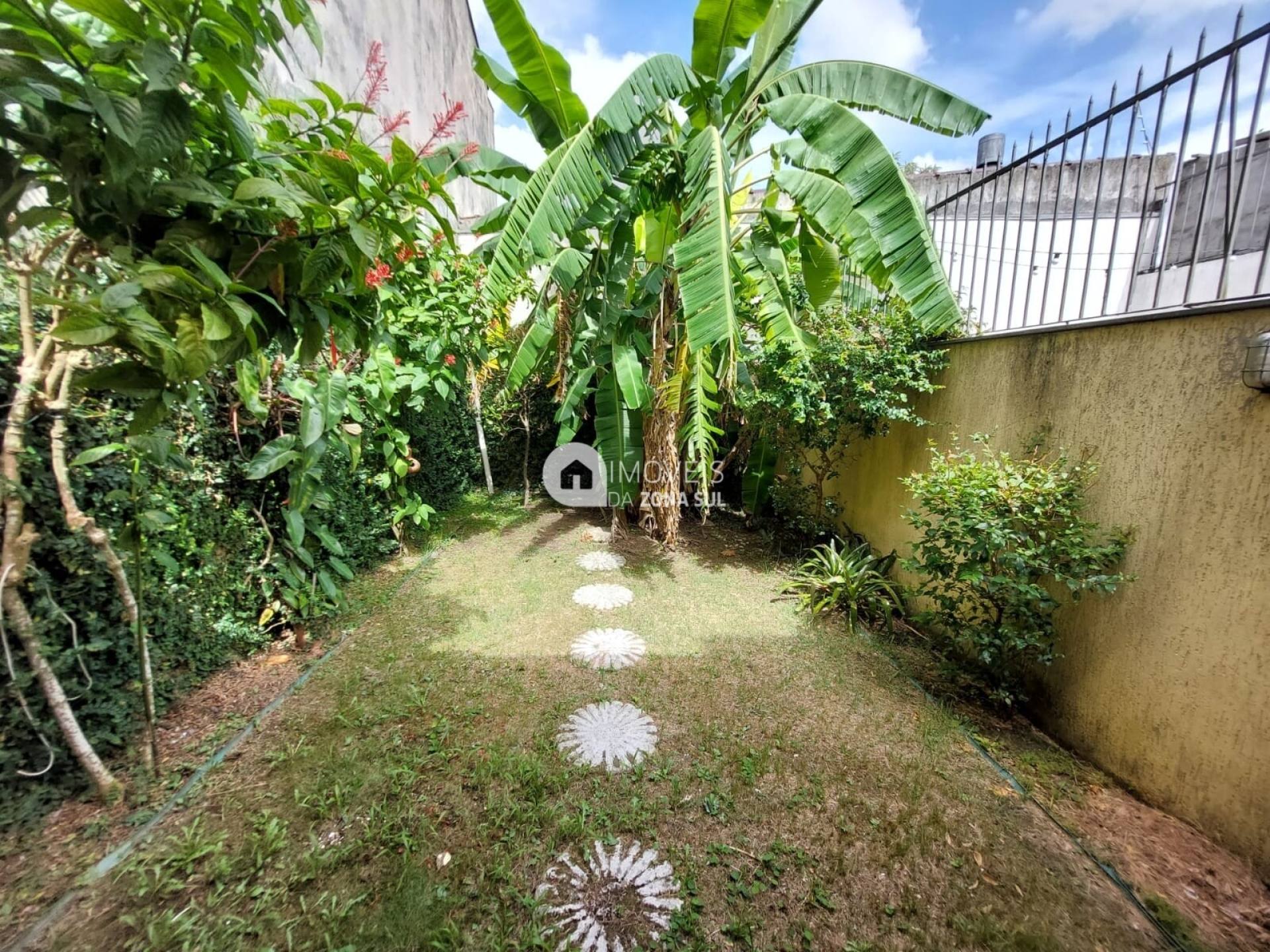 Casa para Vender com 2 vagas de garagem com 3 quartos 2 banheiros 2 suítes no bairro Ipanema em Porto Alegre/RS