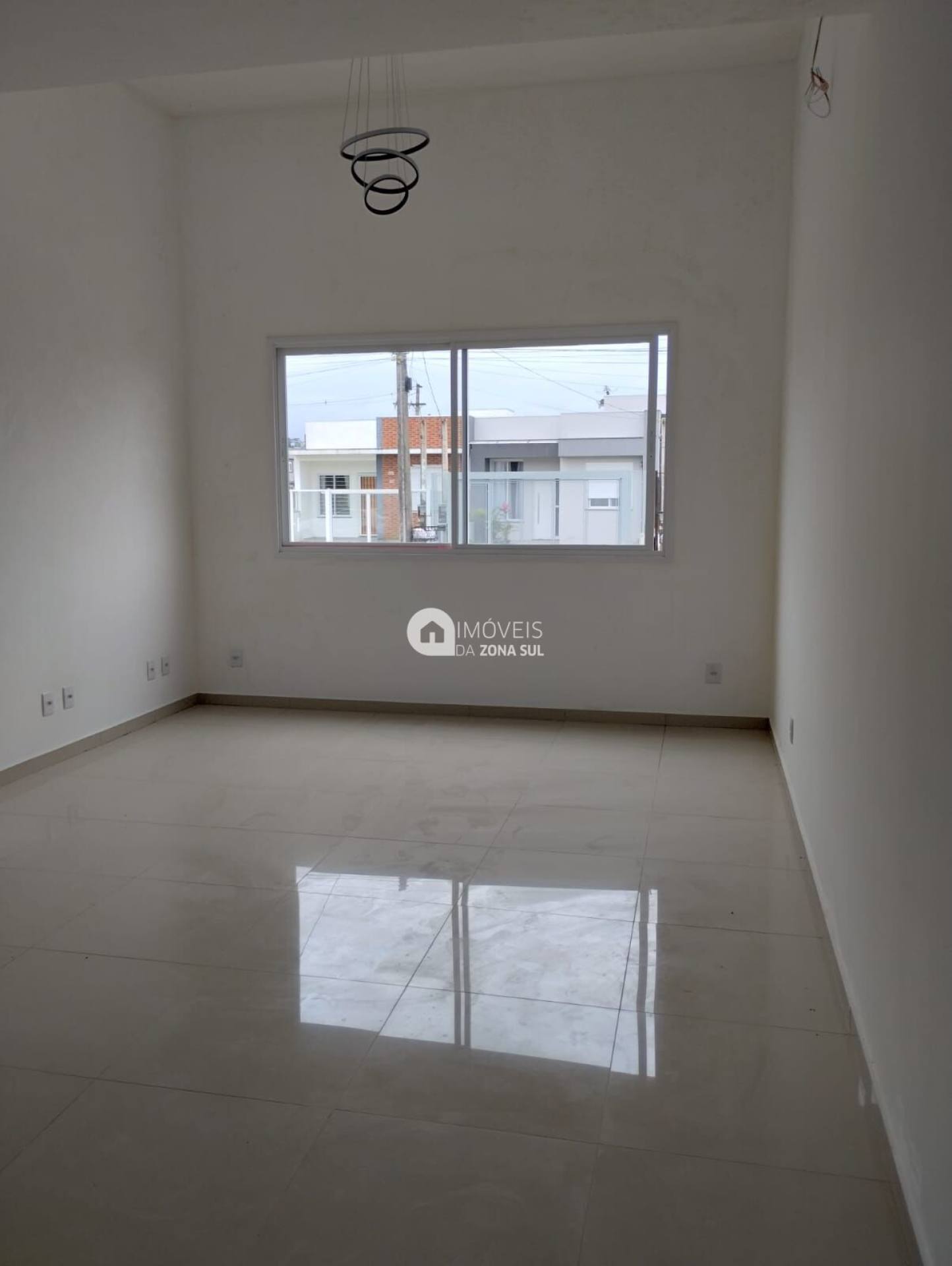 Casa para Vender com 1 vaga de garagem com 3 quartos 2 banheiros 1 suíte no bairro Aberta dos Morros em Porto Alegre/RS