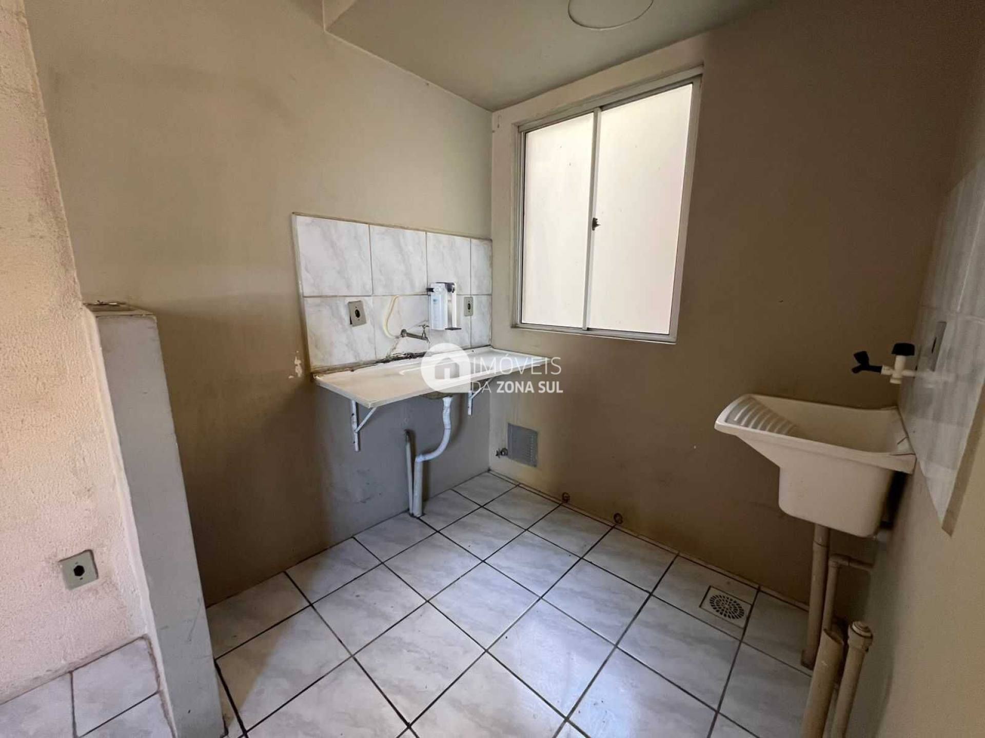 Apartamento para Vender com 1 vaga de garagem com 2 quartos 1 banheiro no bairro Restinga em Porto Alegre/RS