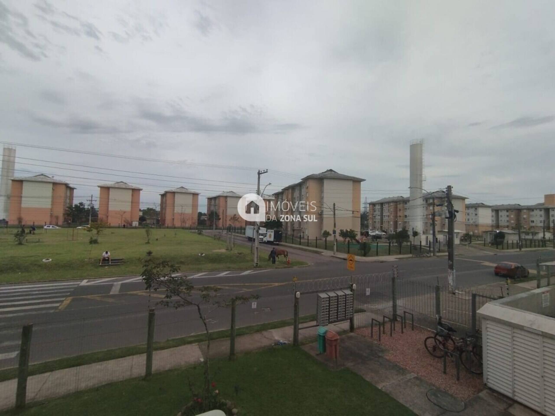 Apartamento de 2 dormitórios na Restinga Semimobiliado