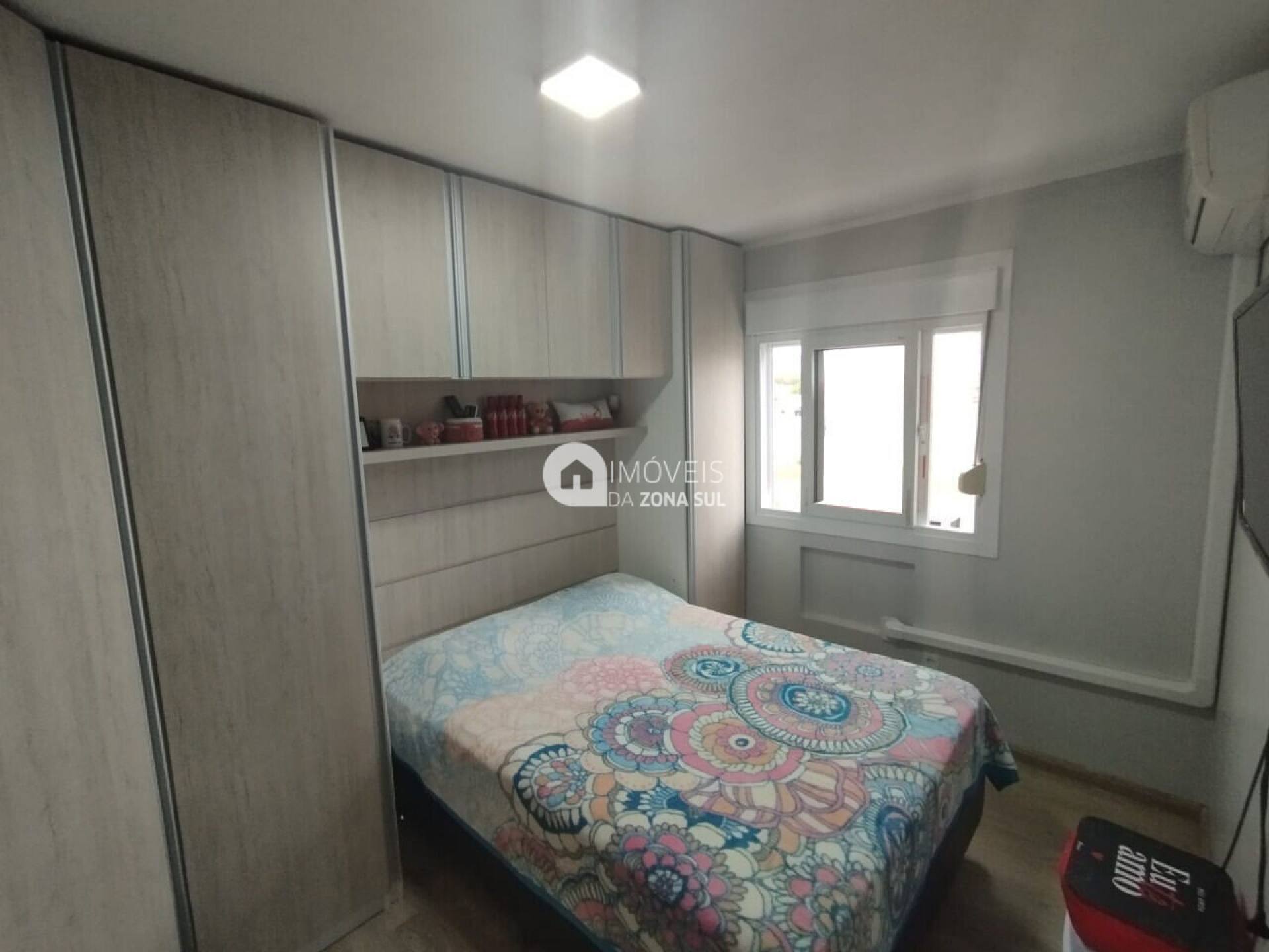Apartamento de 2 dormitórios na Restinga Semimobiliado