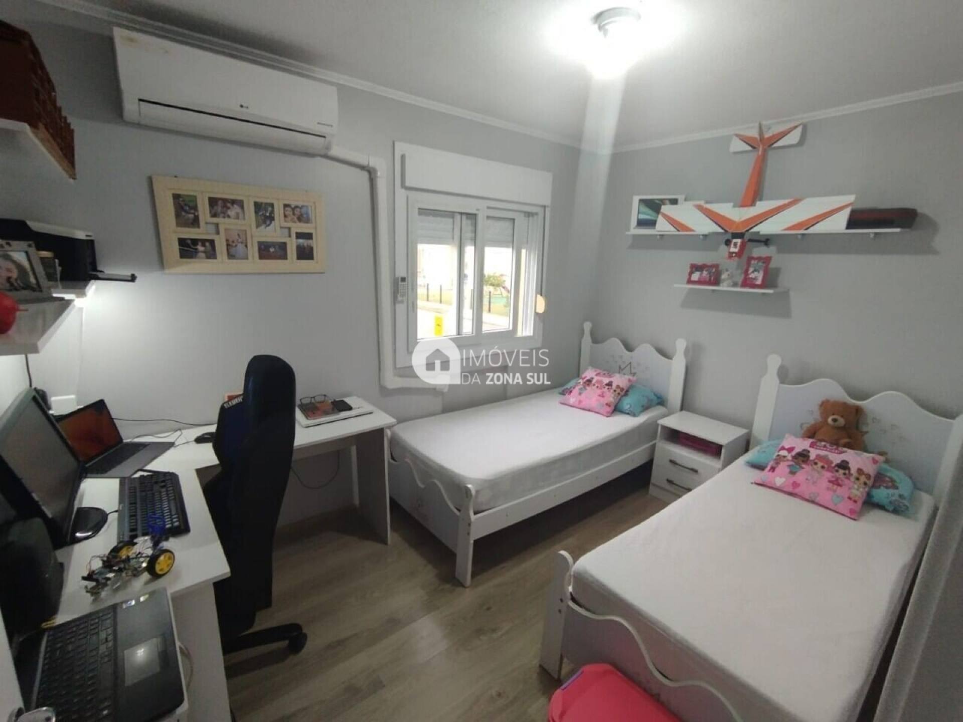 Apartamento de 2 dormitórios na Restinga Semimobiliado