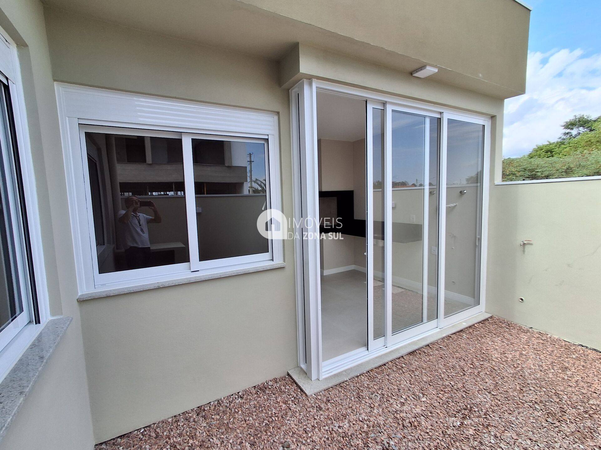 Casa para Vender com 3 vagas de garagem com 3 quartos 2 banheiros 1 suíte no bairro Hípica em Porto Alegre/RS