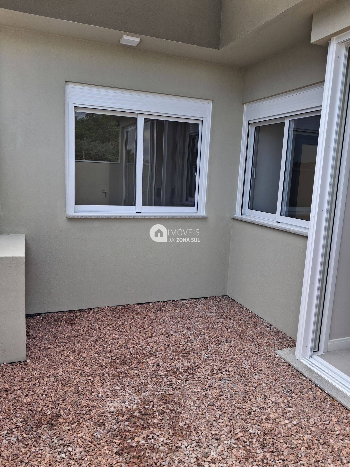 Casa para Vender com 3 vagas de garagem com 3 quartos 2 banheiros 1 suíte no bairro Hípica em Porto Alegre/RS