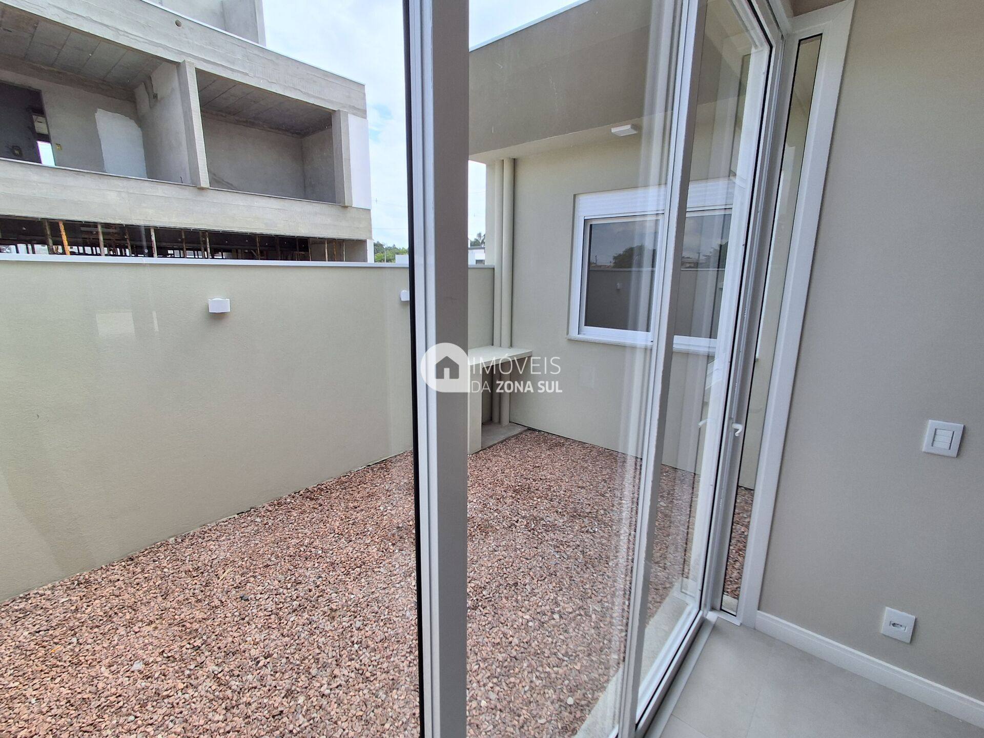 Casa para Vender com 3 vagas de garagem com 3 quartos 2 banheiros 1 suíte no bairro Hípica em Porto Alegre/RS