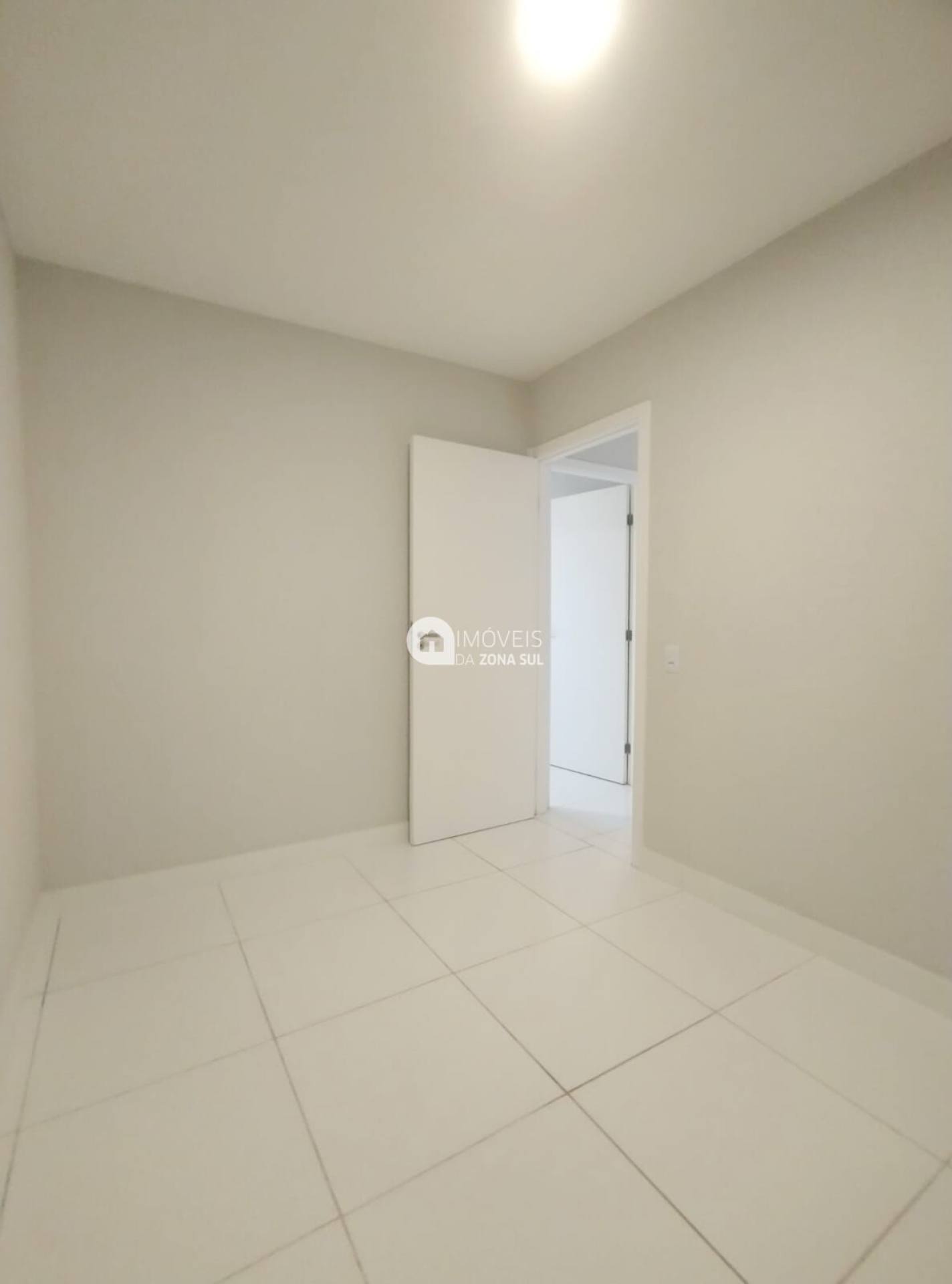 Apartamento para Vender com 1 vaga de garagem com 2 quartos 1 banheiro no bairro Restinga em Porto Alegre/RS