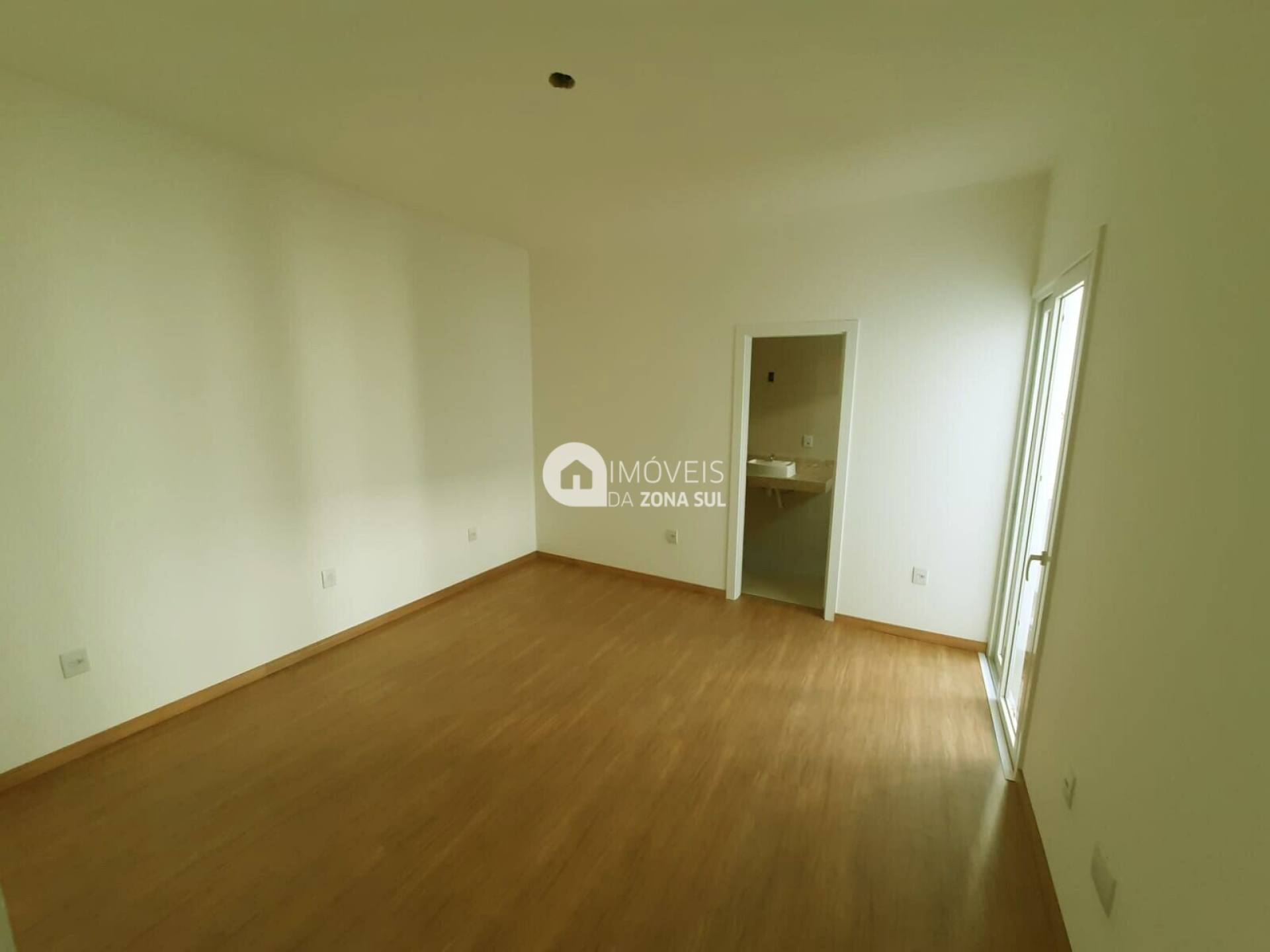 Casa para Vender com 2 vagas de garagem com 3 quartos 2 banheiros 1 suíte no bairro Aberta dos Morros em Porto Alegre/RS