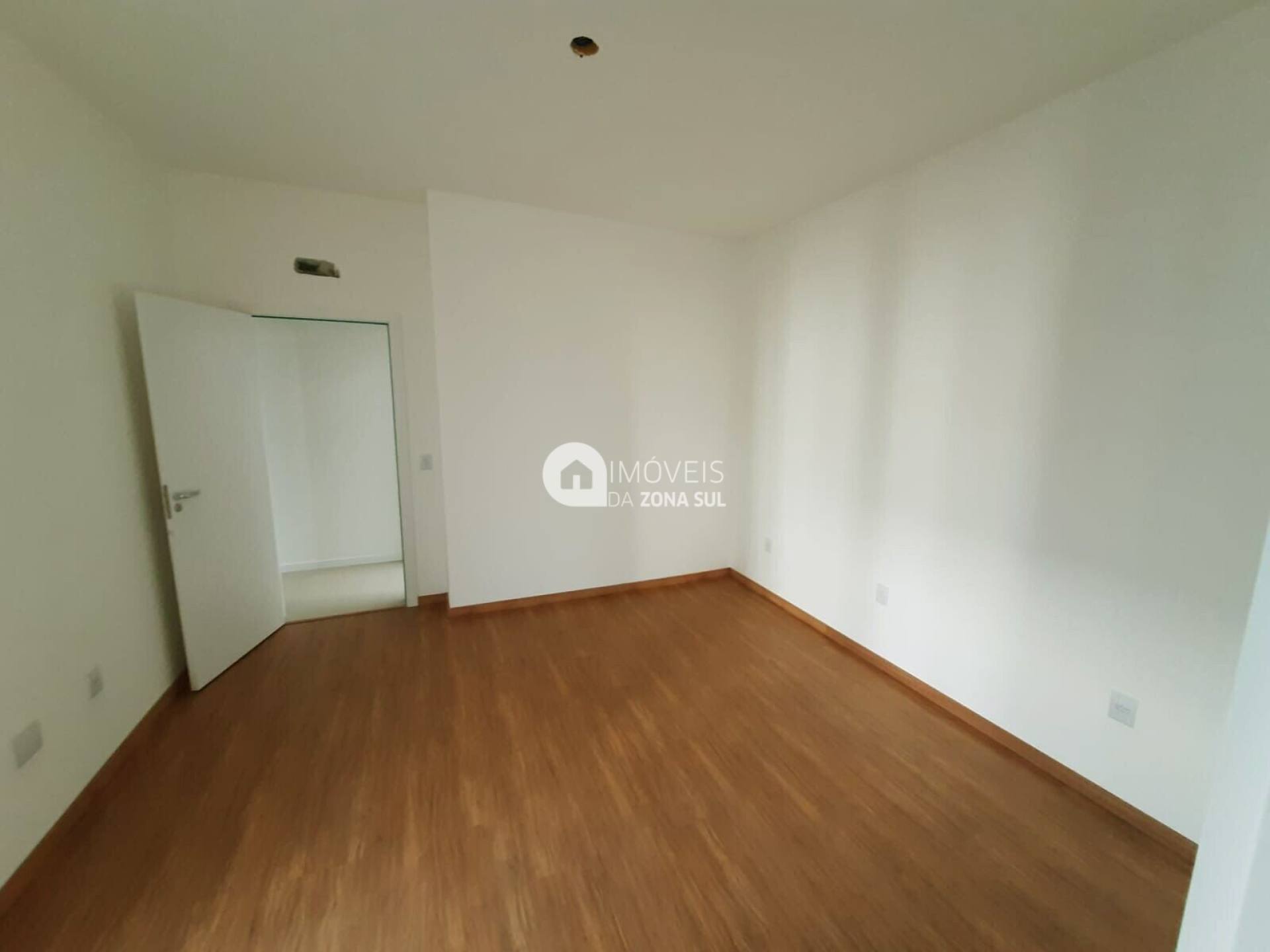 Casa para Vender com 2 vagas de garagem com 3 quartos 2 banheiros 1 suíte no bairro Aberta dos Morros em Porto Alegre/RS