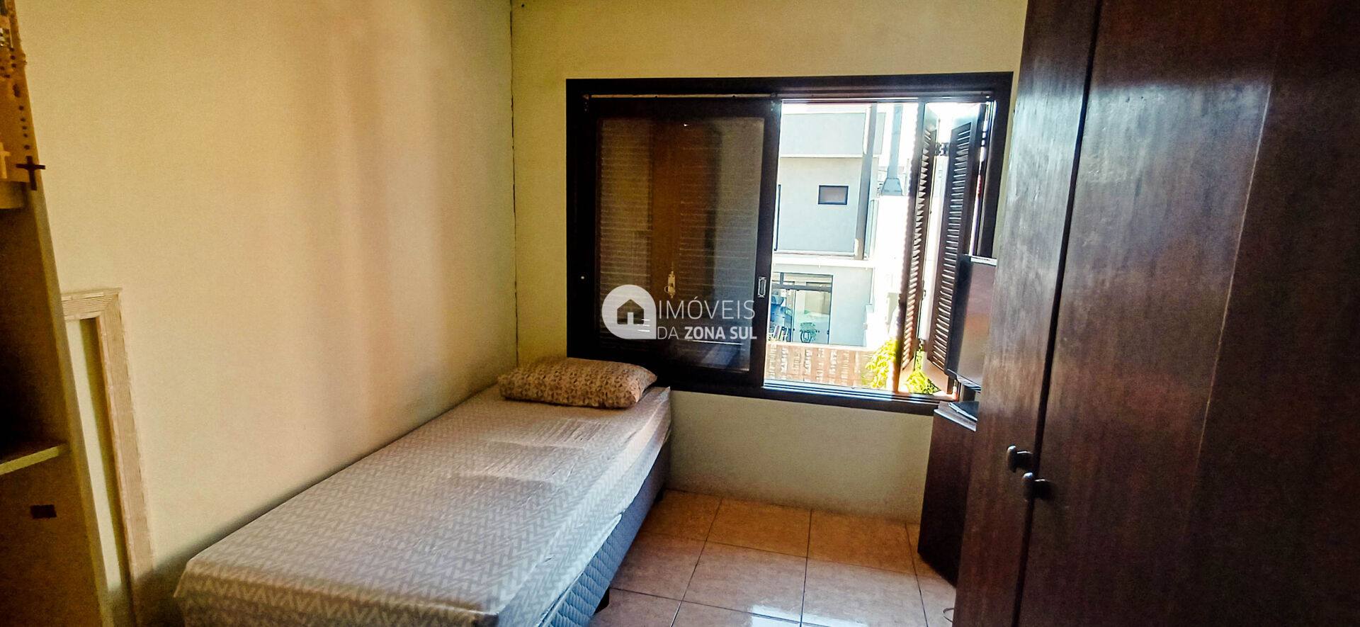 Ótimo Sobrado de 3 Dormitórios no bairro Hípica