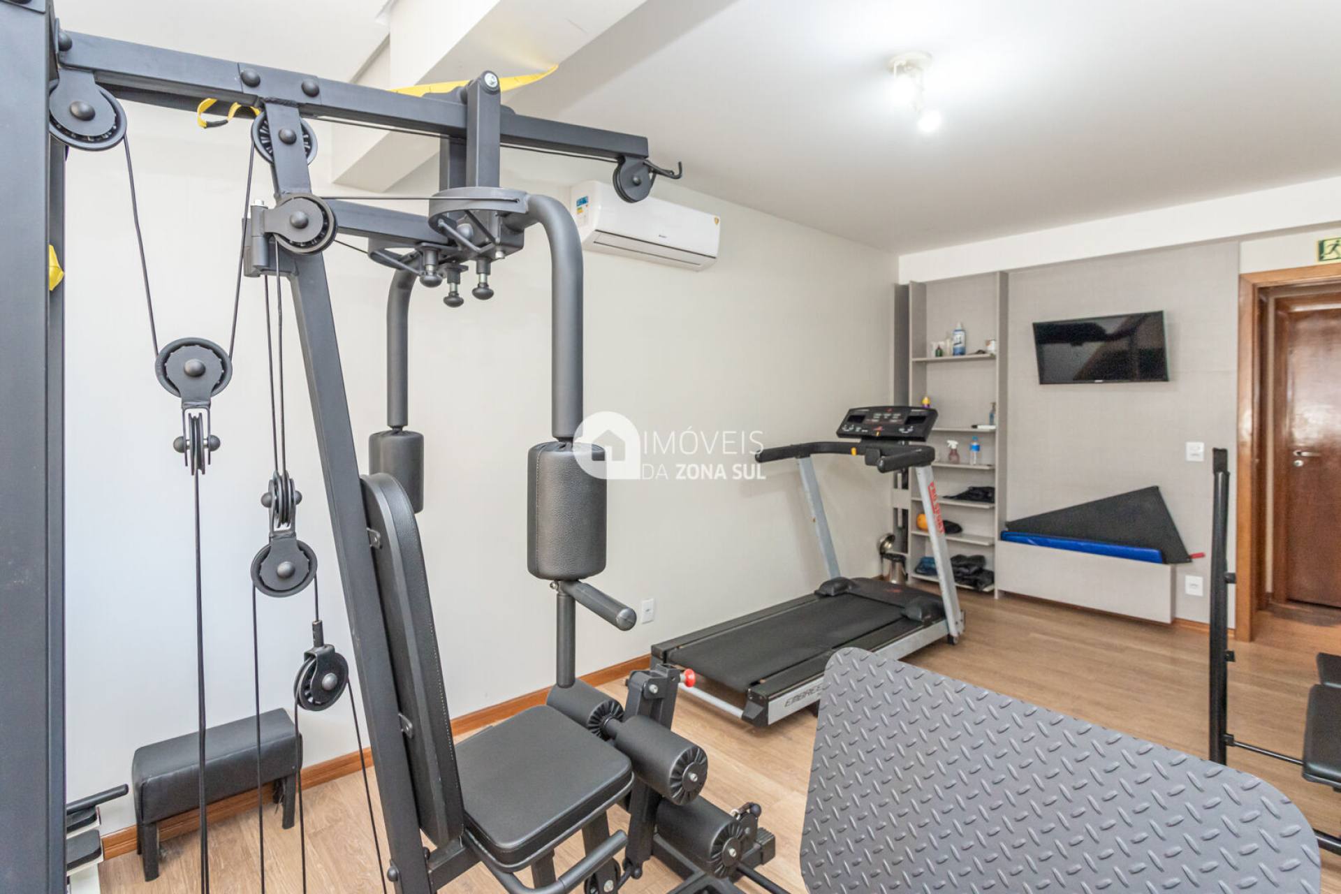 Apartamento para Vender com 2 vagas de garagem com 3 quartos 1 banheiro 1 suíte no bairro Menino Deus em Porto Alegre/RS