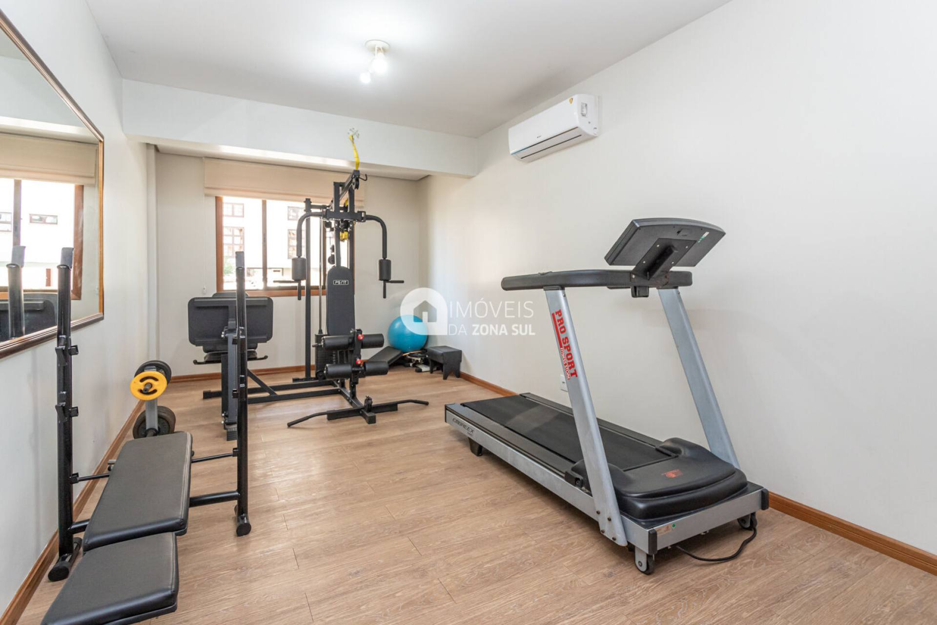 Apartamento para Vender com 2 vagas de garagem com 3 quartos 1 banheiro 1 suíte no bairro Menino Deus em Porto Alegre/RS