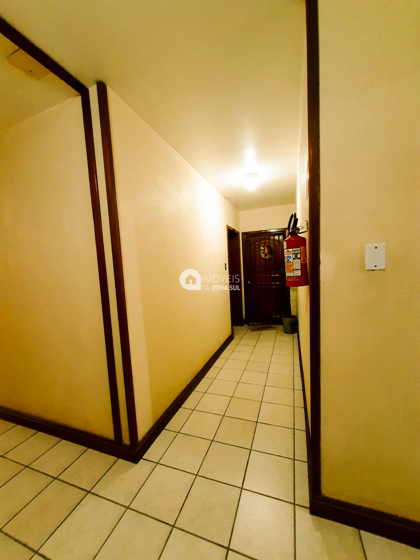 Ótimo apartamento de 2 dormitórios semimobiliado, mais Dependência!