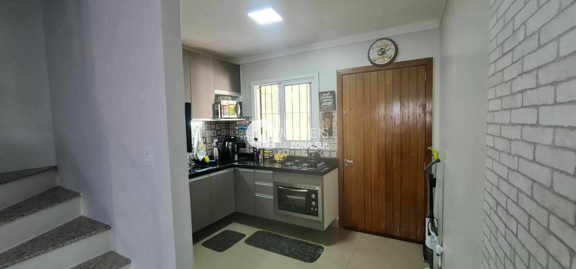 Sobrado para Vender com 1 vaga de garagem com 2 quartos 2 banheiros 1 suíte no bairro Aberta dos Morros em Porto Alegre/RS