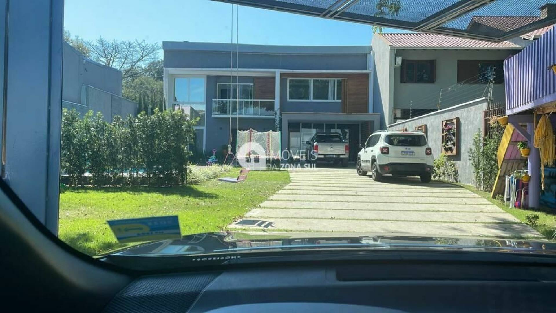 Casa para Vender com 10 vagas de garagem com 4 quartos 6 banheiros 4 suítes no bairro Guarujá em Porto Alegre/RS