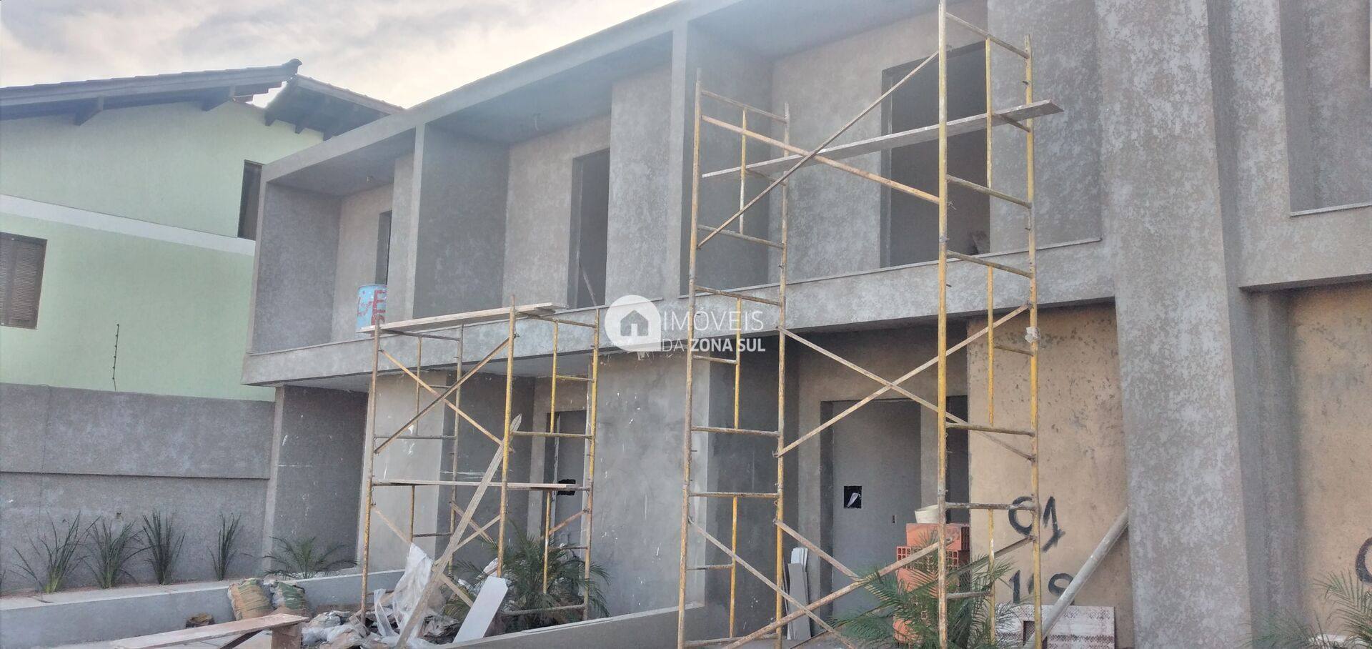 Casa para Vender com 2 vagas de garagem com 3 quartos 2 banheiros 1 suíte no bairro Hípica em Porto Alegre/RS