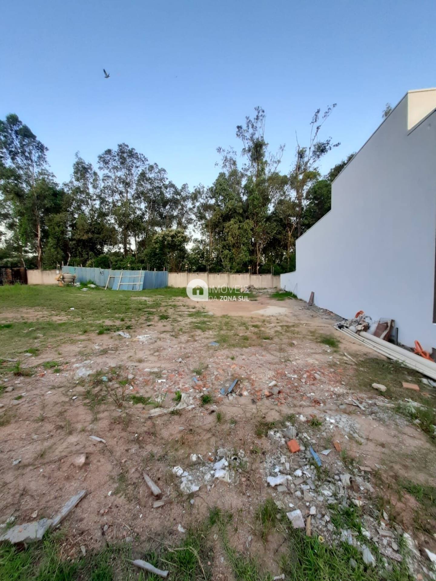 Ótimo Terreno de mais de 179m² em Condomínio Fechado no Lagos de Nova Ipanema