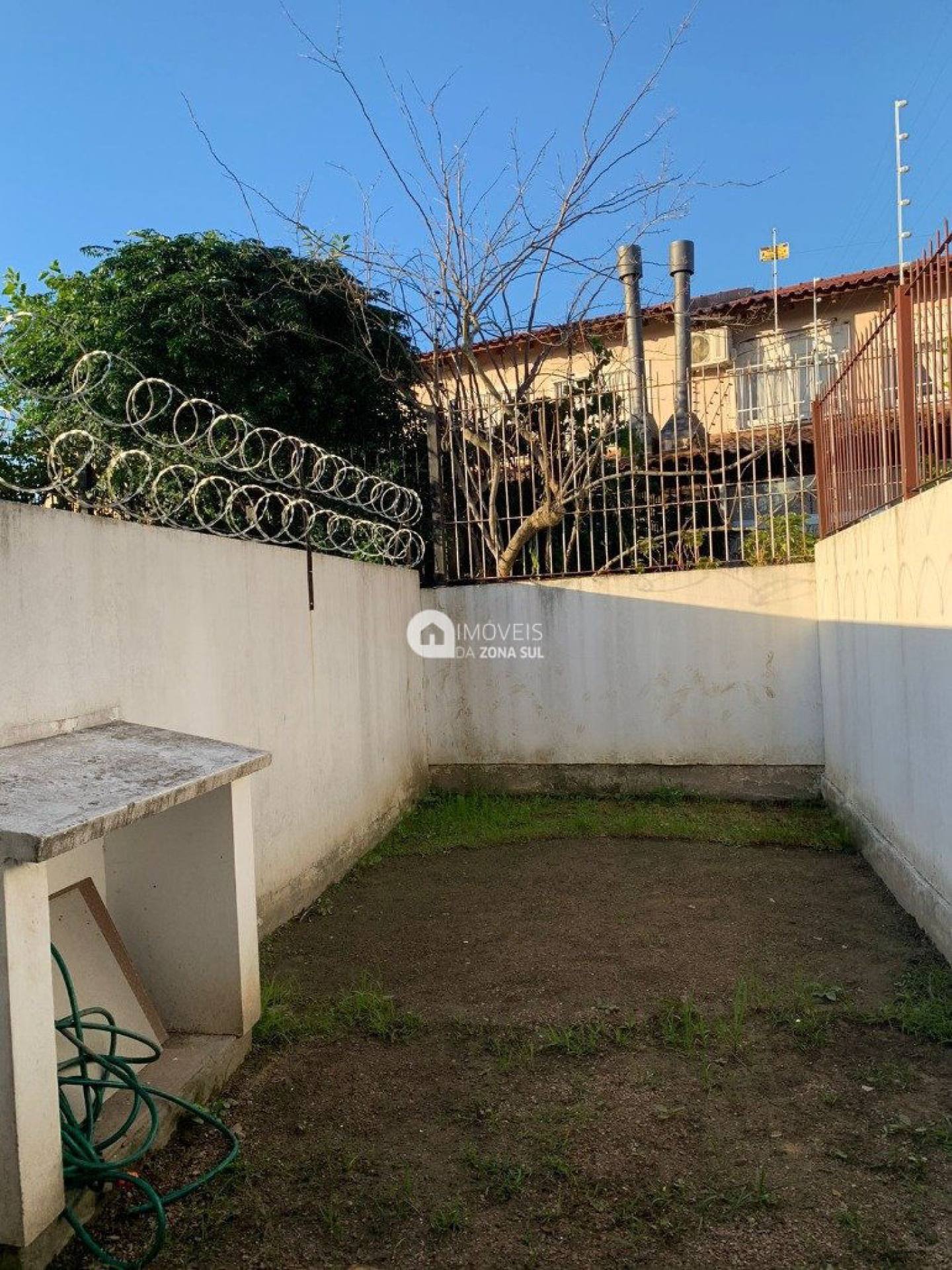 Ótimo Sobrado no bairro Hípica