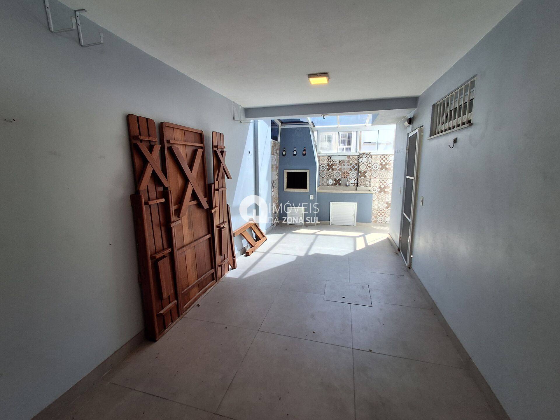 Casa para Vender com 1 vaga de garagem com 3 quartos 3 banheiros 1 suíte no bairro Tristeza em Porto Alegre/RS