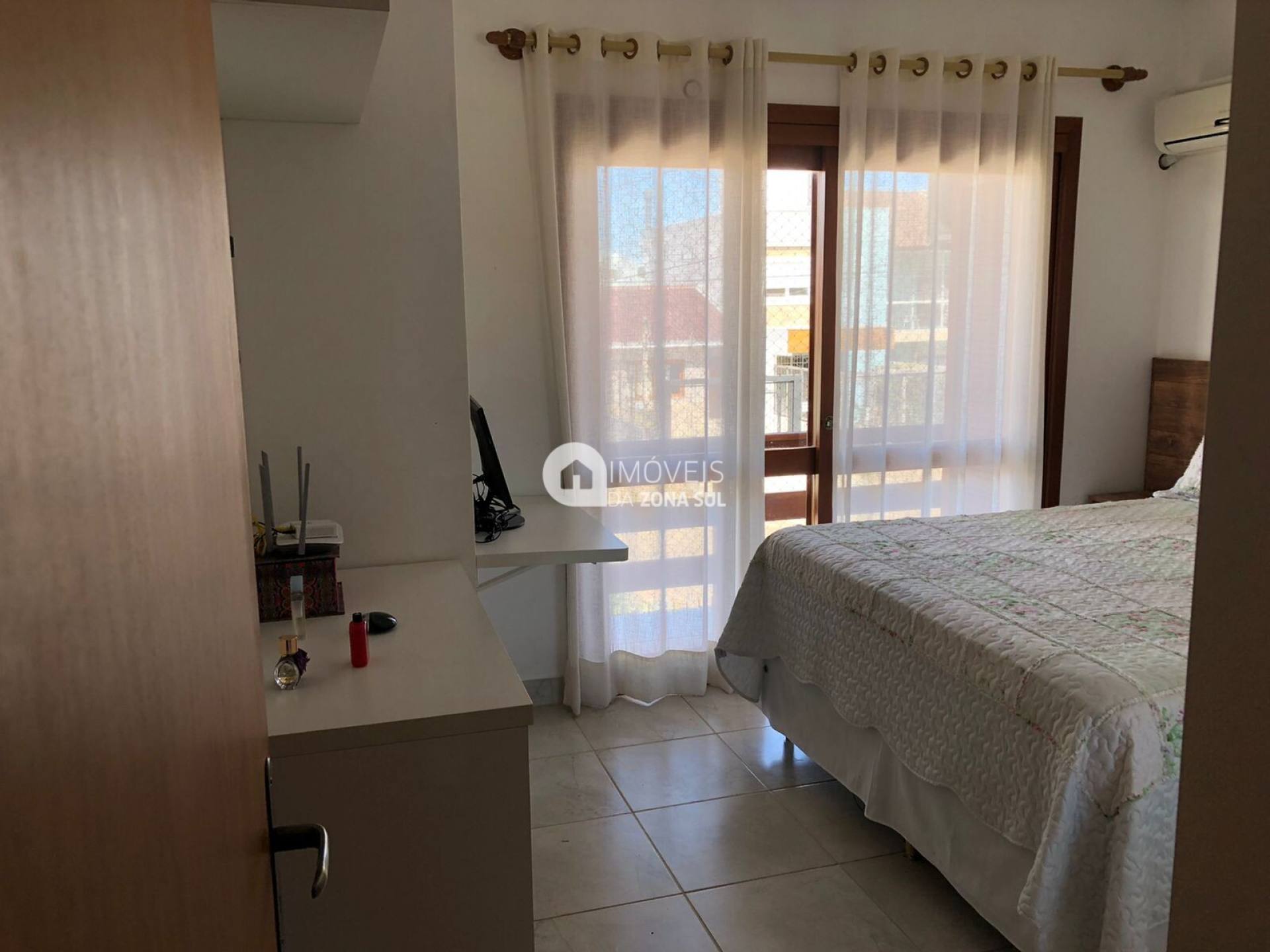 Casa para Vender com 2 vagas de garagem com 3 quartos 2 banheiros 1 suíte no bairro Aberta dos Morros em Porto Alegre/RS