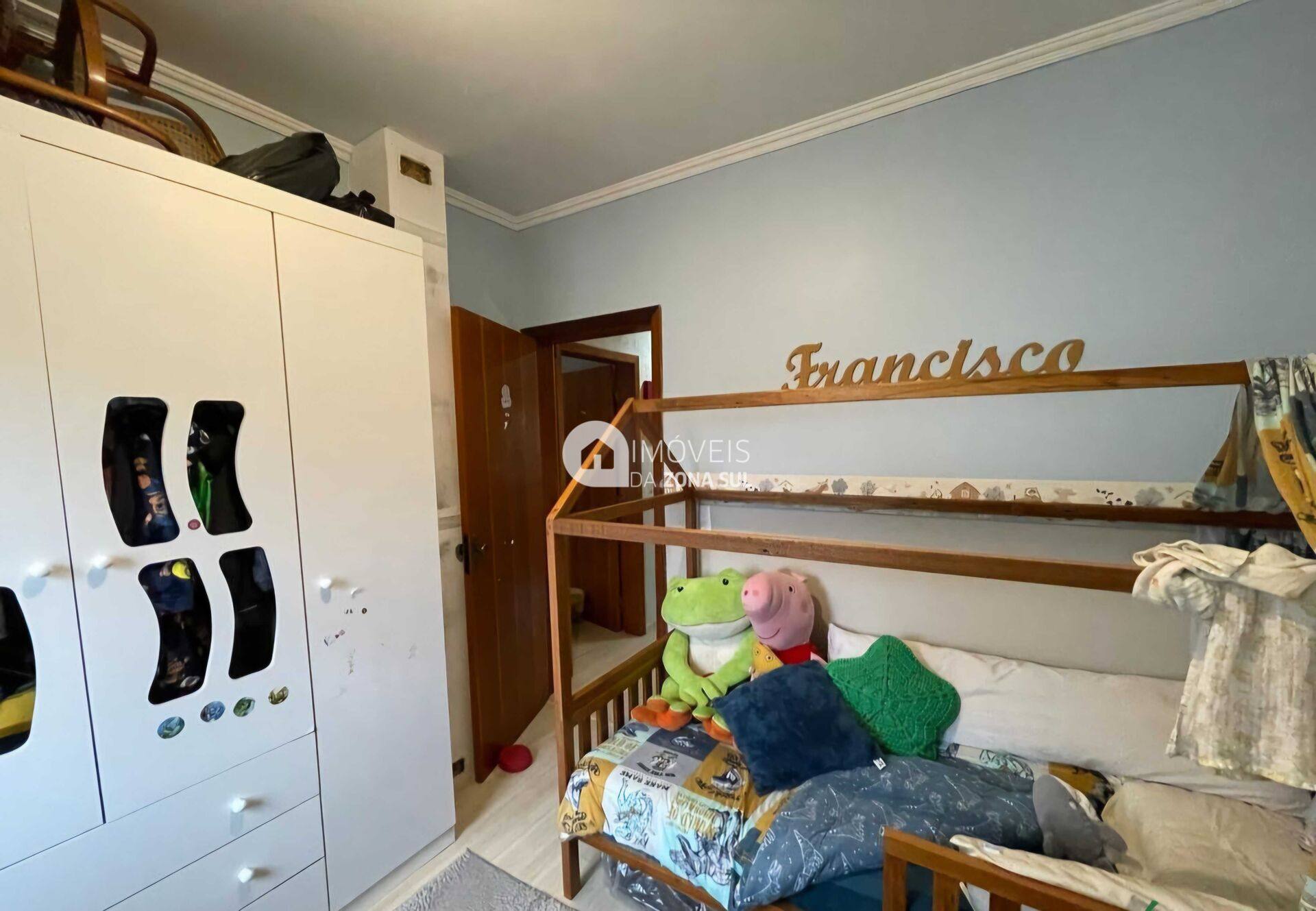 Sobrado para Vender com 2 vagas de garagem com 3 quartos 1 banheiro 1 suíte no bairro Hípica em Porto Alegre/RS