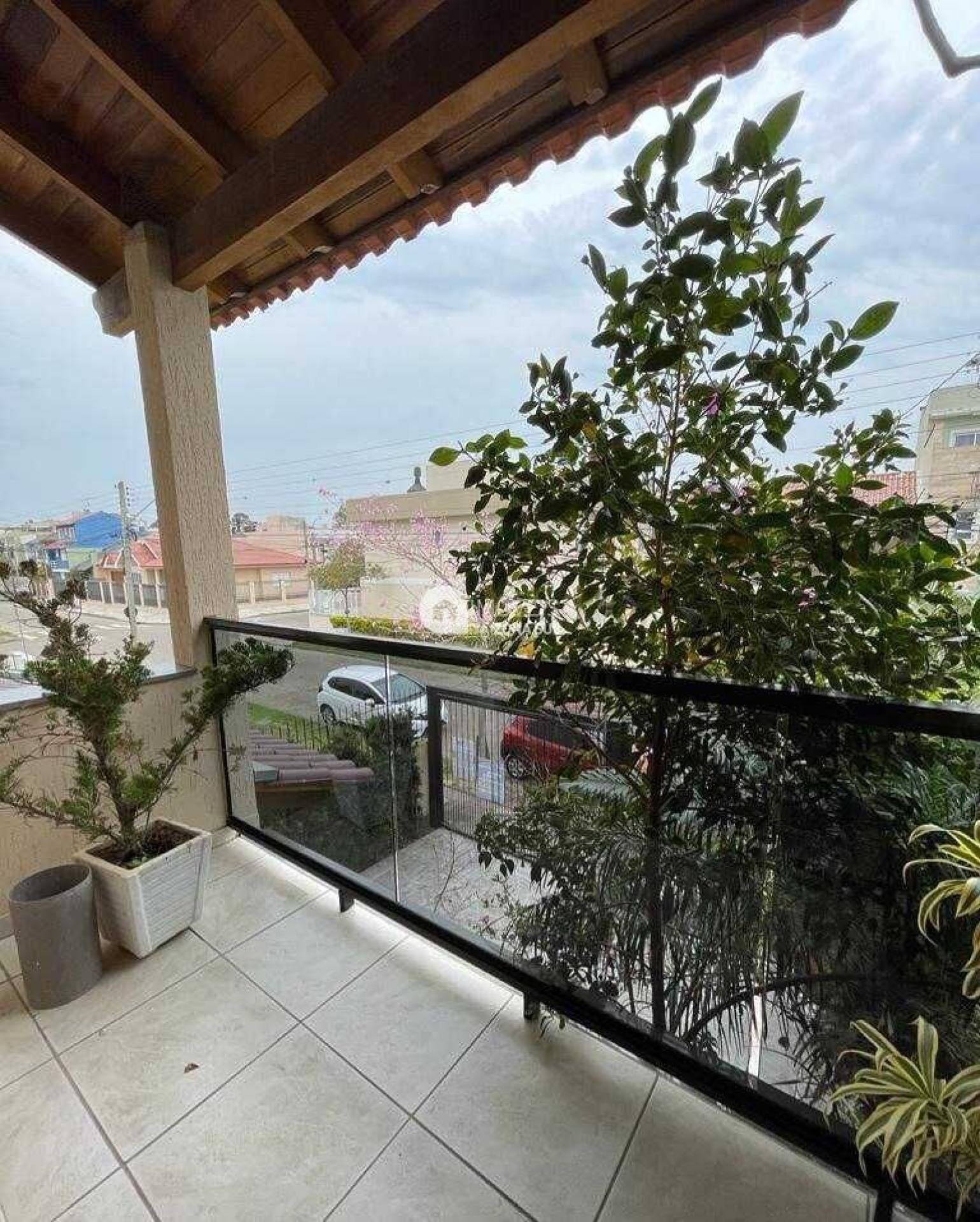 Sobrado para Vender com 2 vagas de garagem com 3 quartos 1 banheiro 1 suíte no bairro Hípica em Porto Alegre/RS